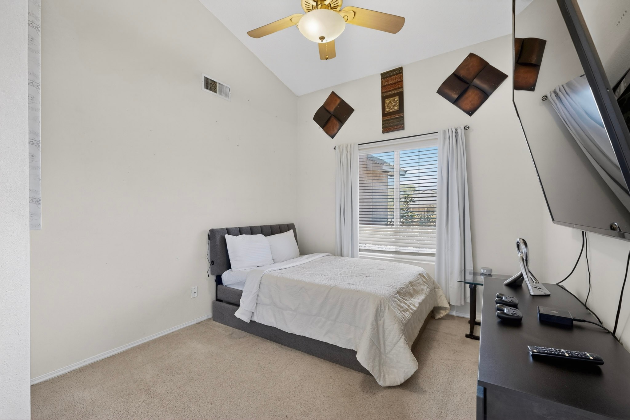 1934 Bryn Mawr Dr NE