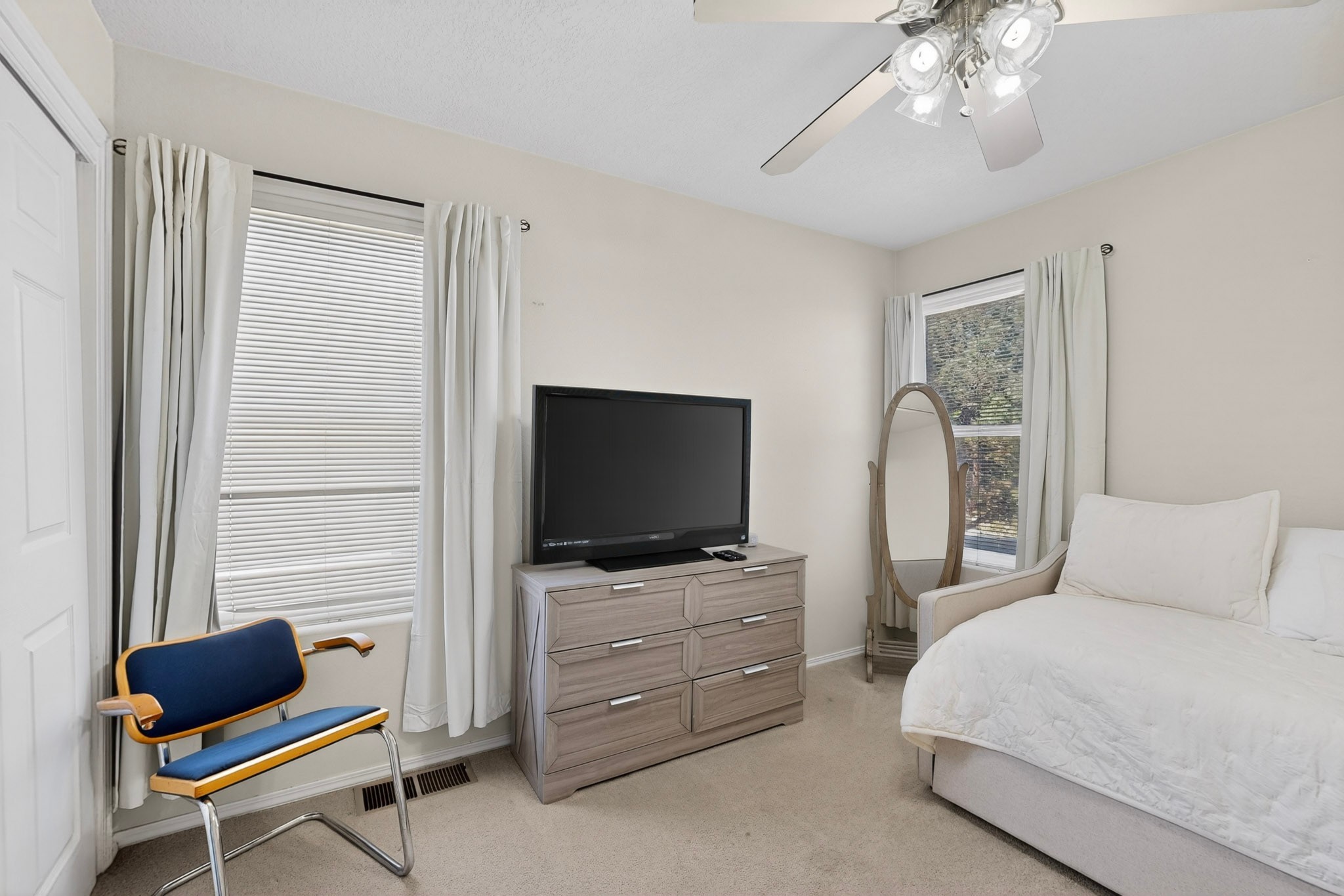 1934 Bryn Mawr Dr NE