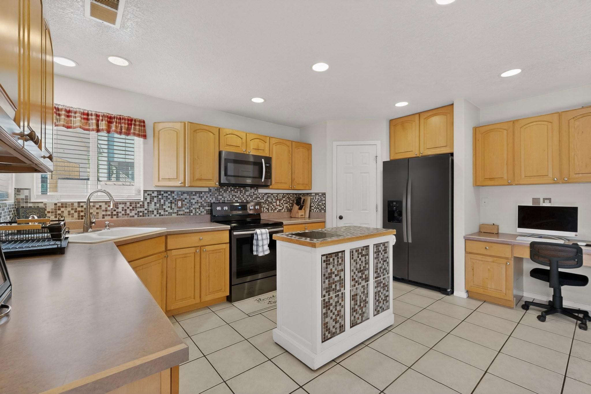 1934 Bryn Mawr Dr NE