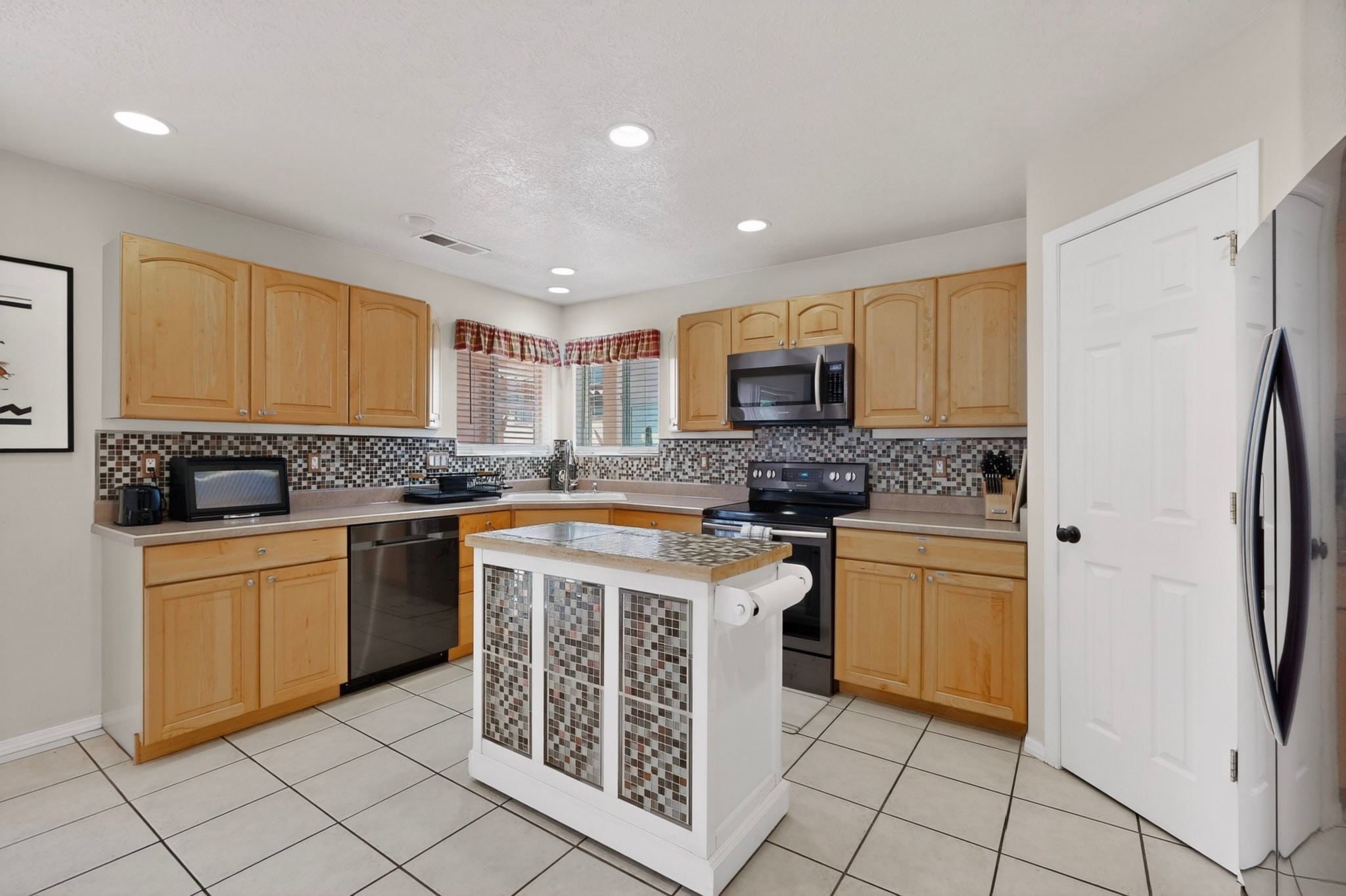 1934 Bryn Mawr Dr NE