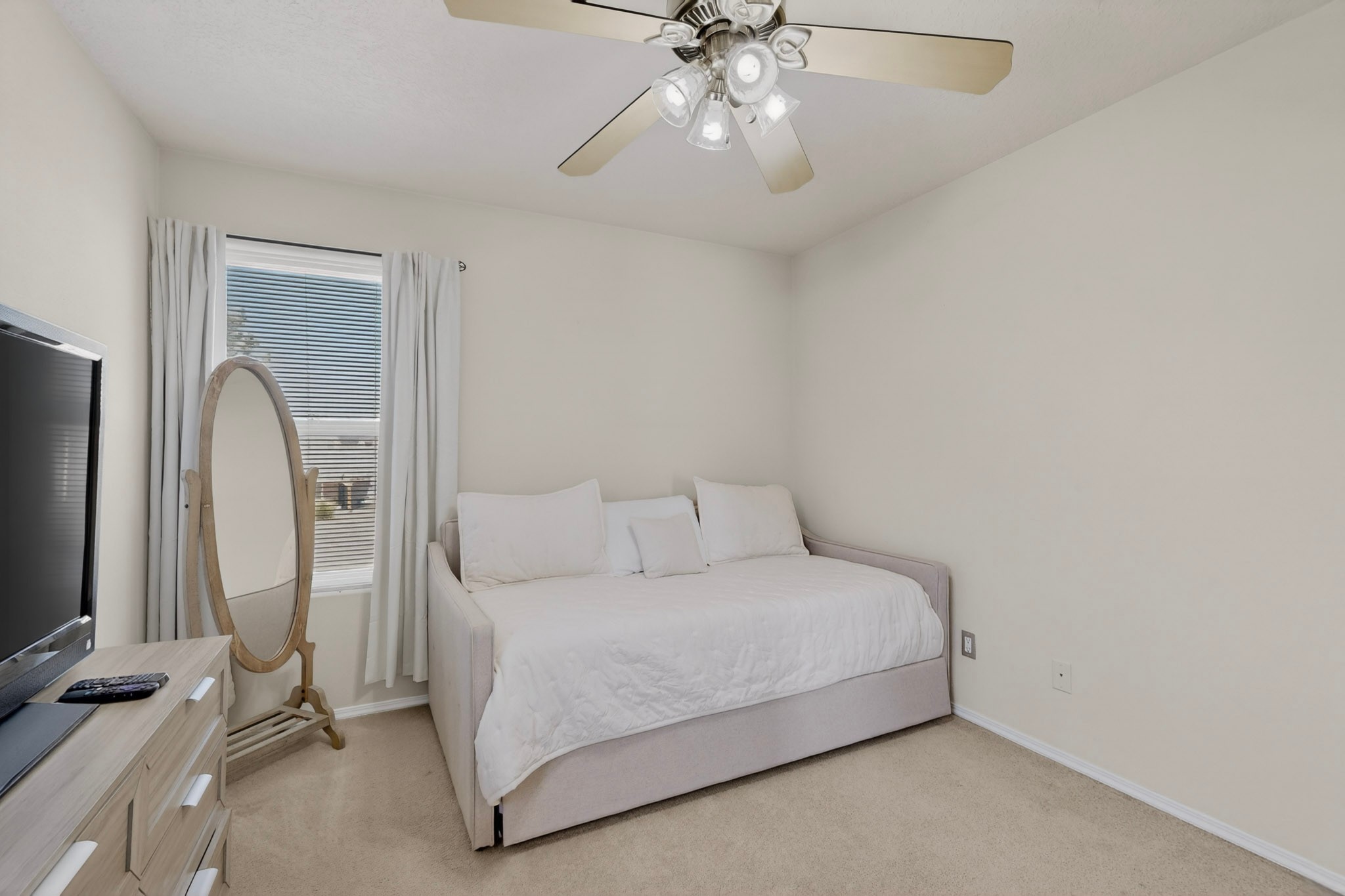 1934 Bryn Mawr Dr NE