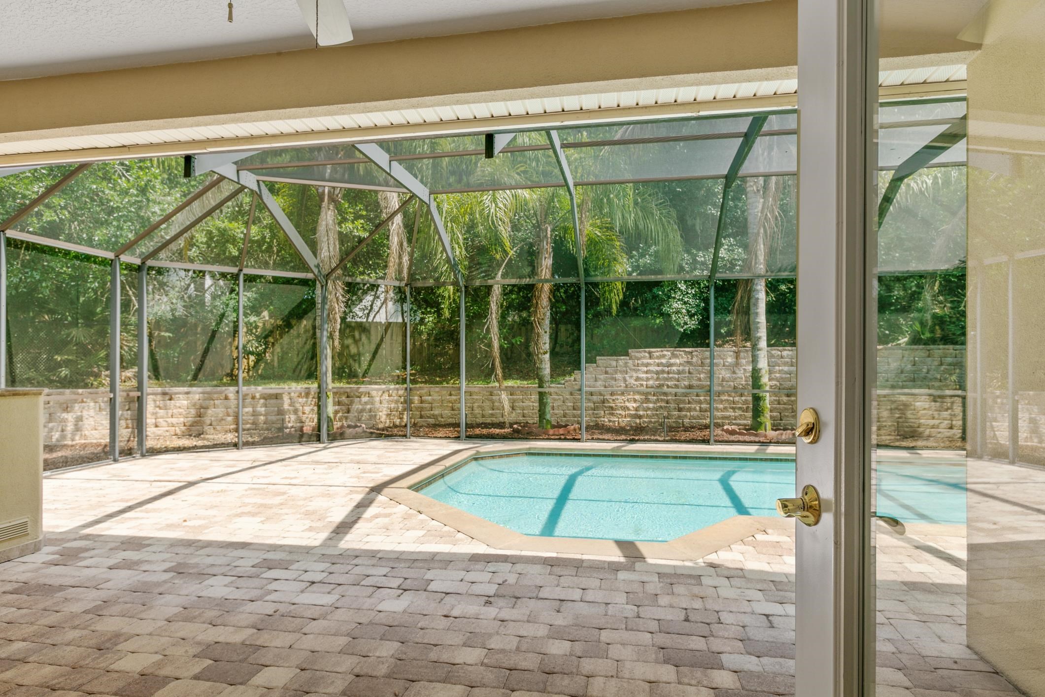 245 Bluebird Ln