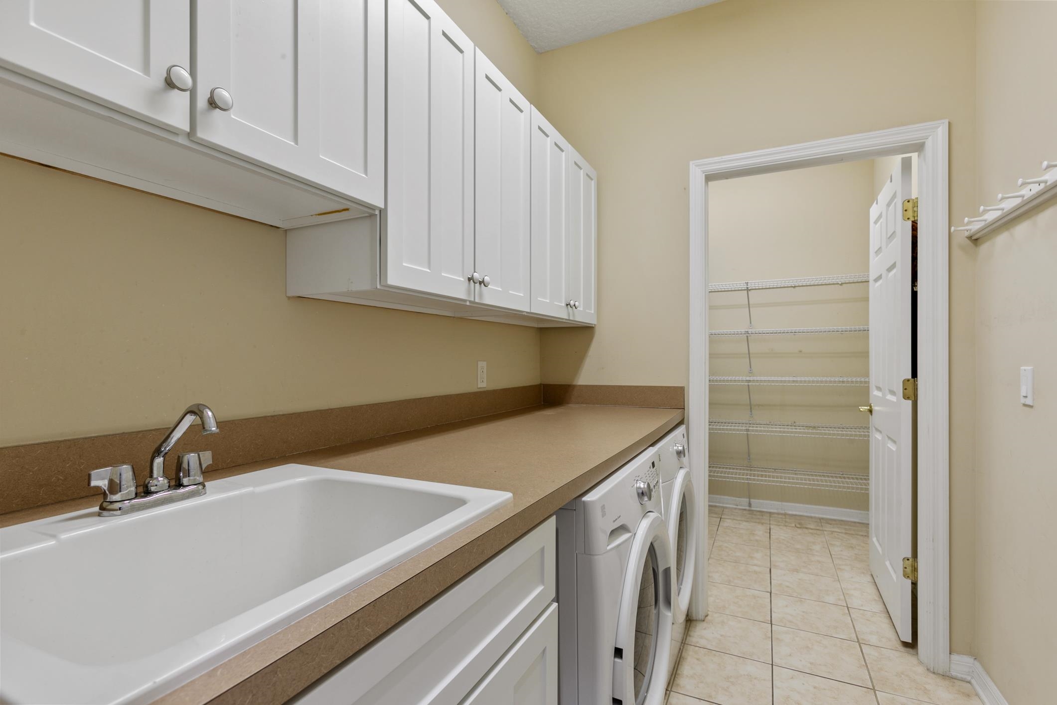 245 Bluebird Ln