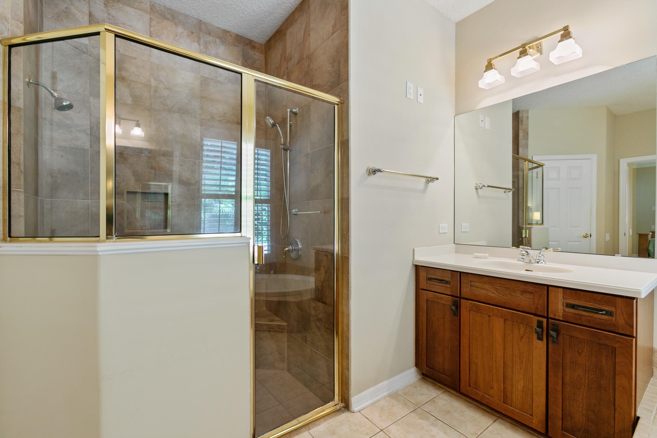 245 Bluebird Ln