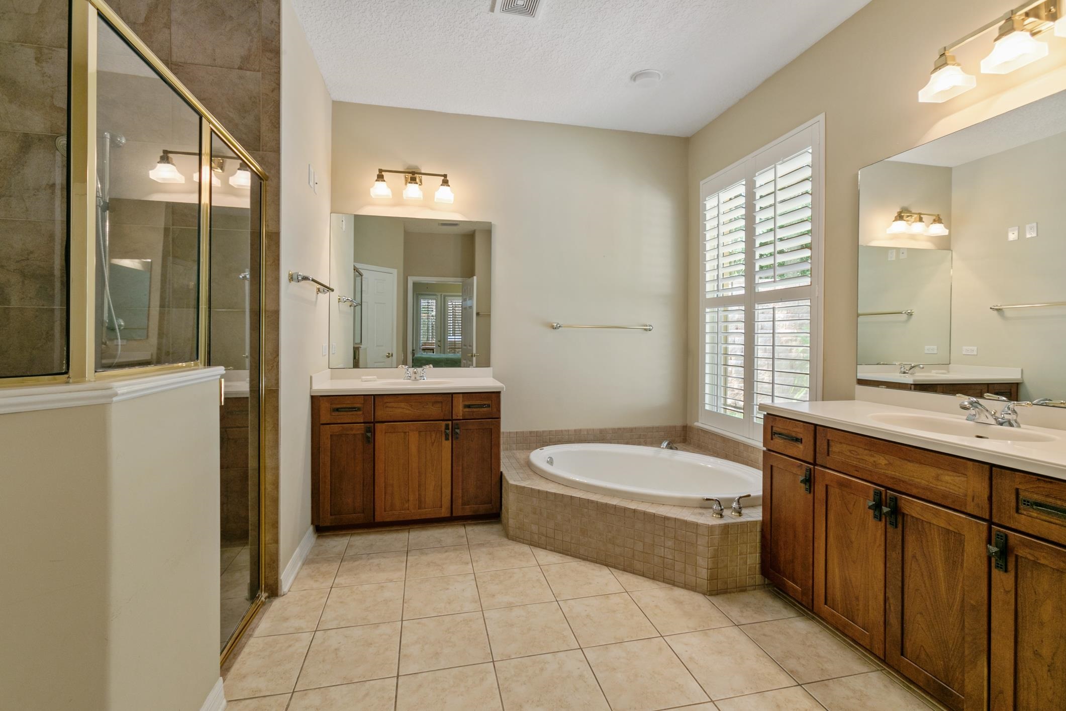 245 Bluebird Ln