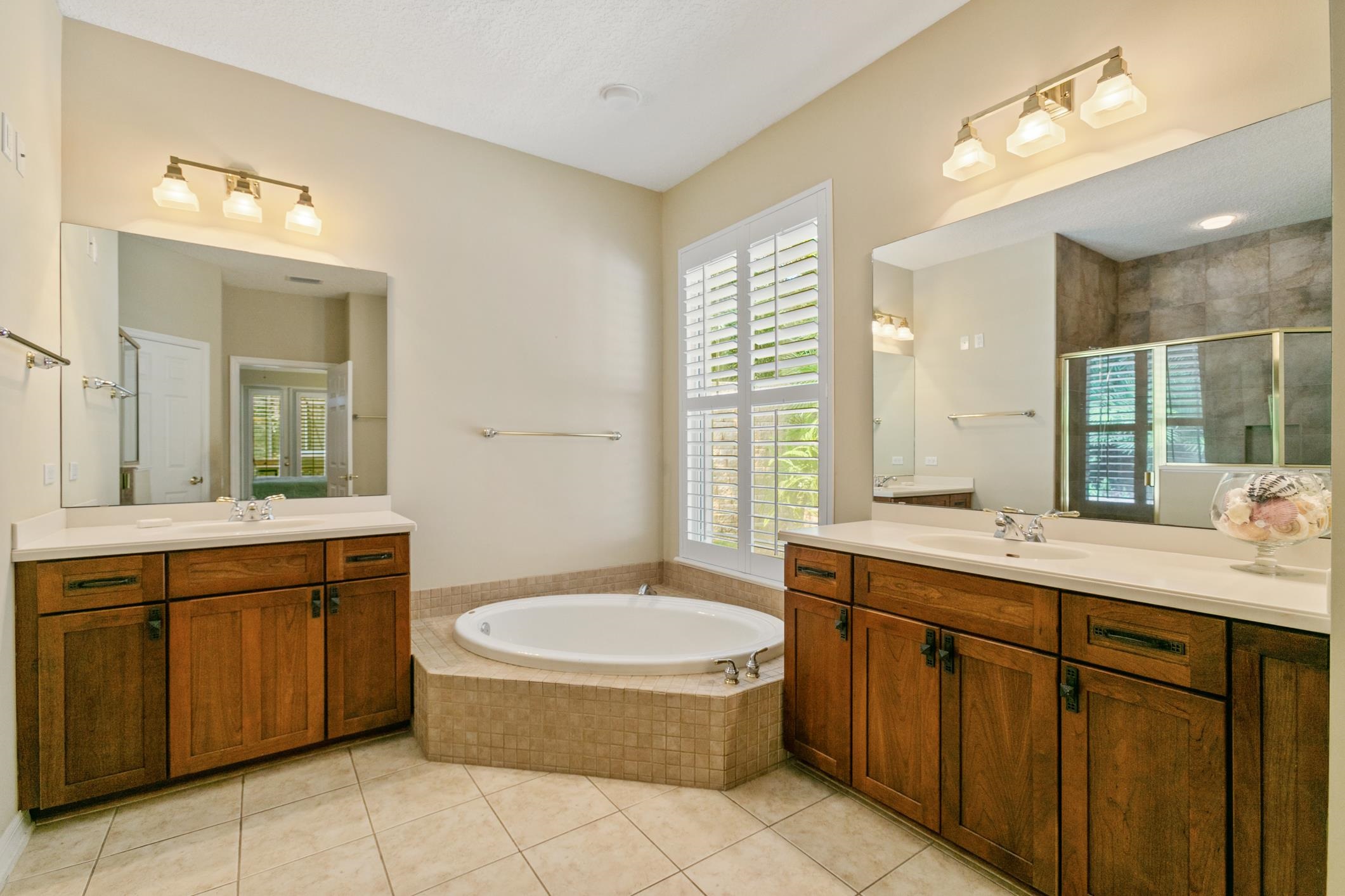 245 Bluebird Ln
