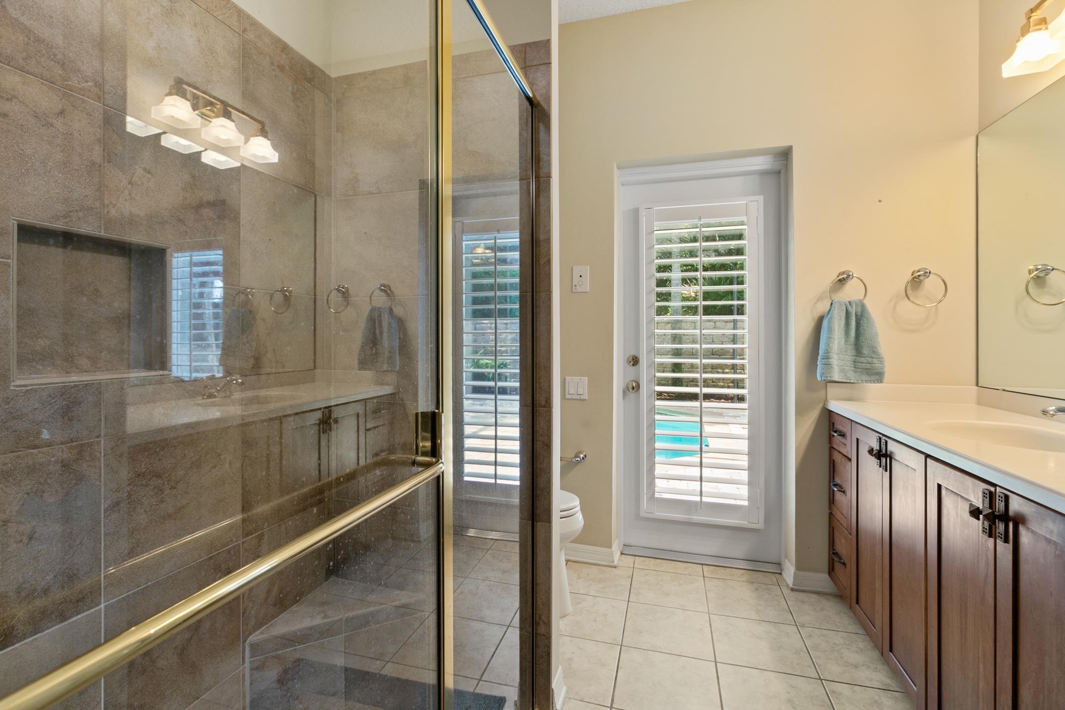 245 Bluebird Ln