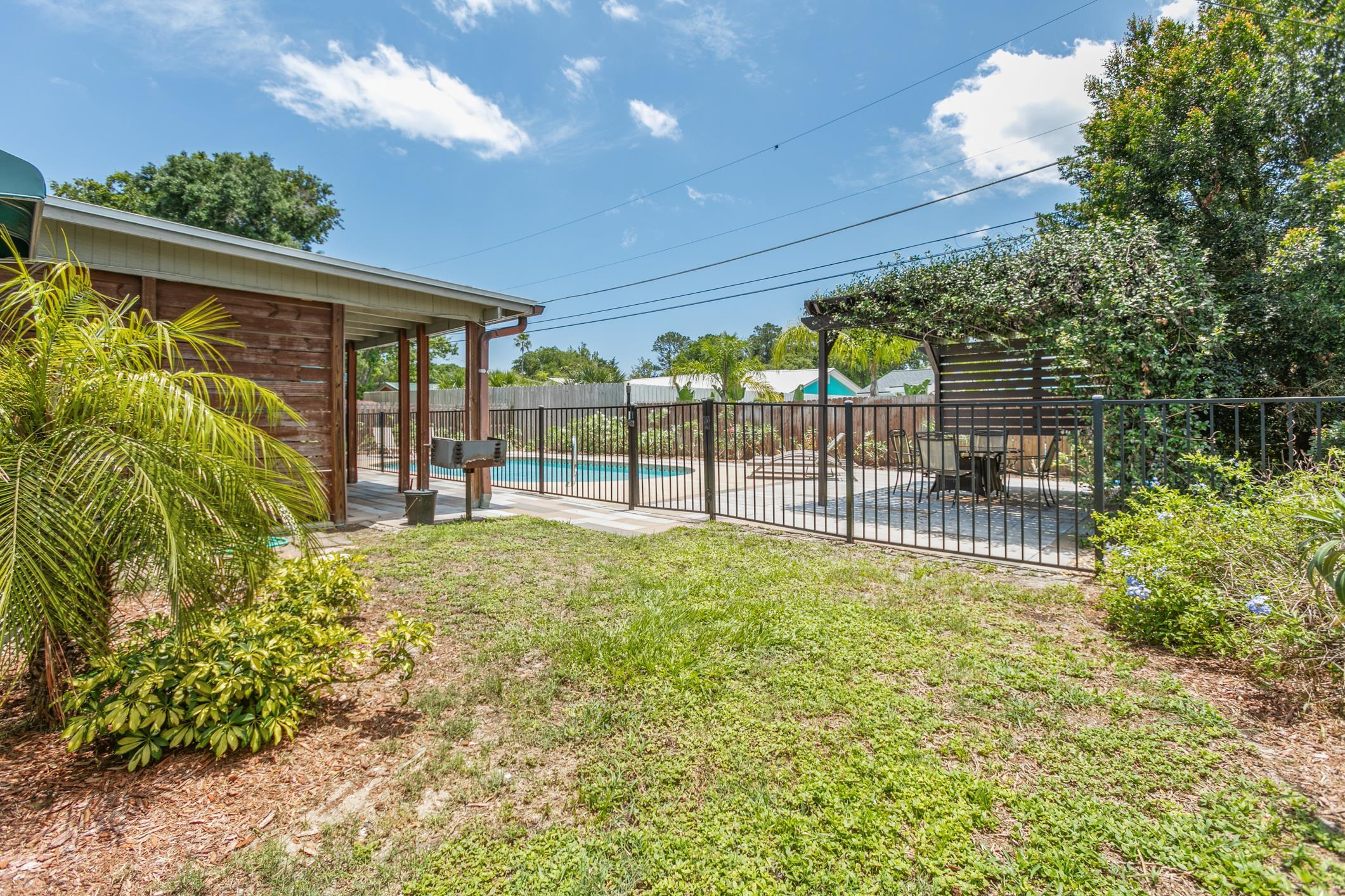11 Sea Park Dr (Pool Home)