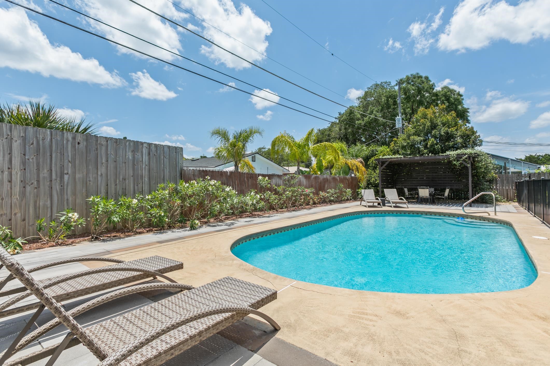 11 Sea Park Dr (Pool Home)