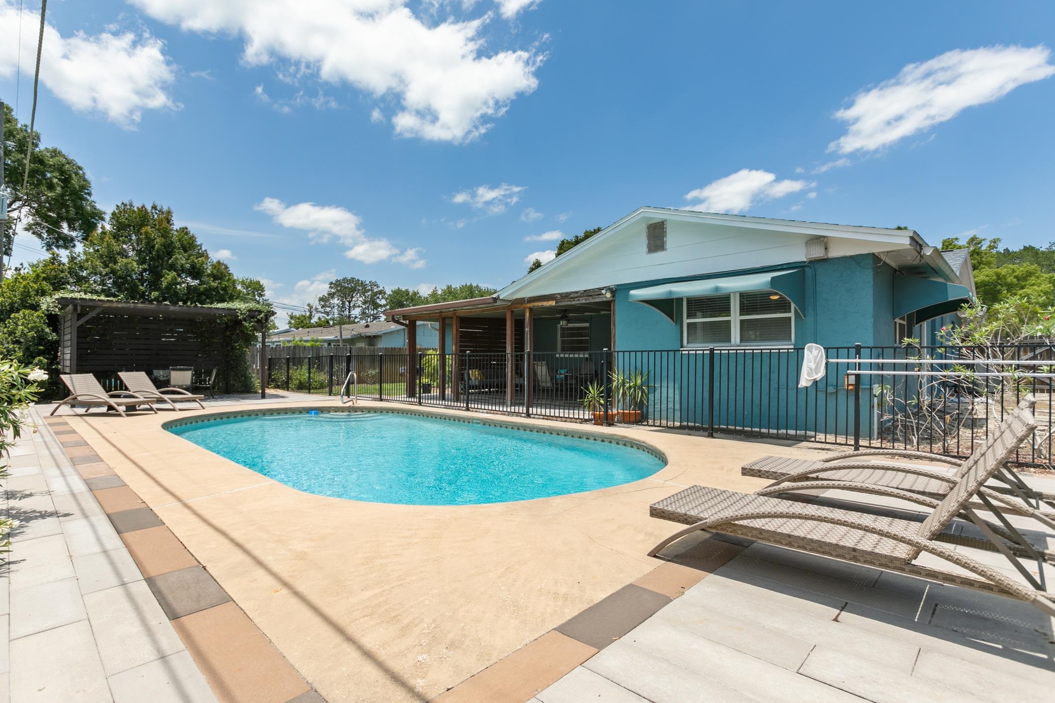 11 Sea Park Dr (Pool Home)