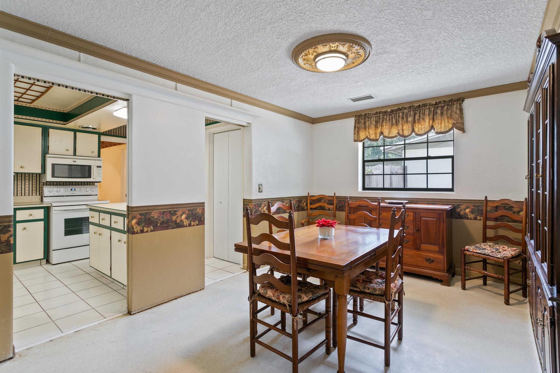 14 Willow Dr