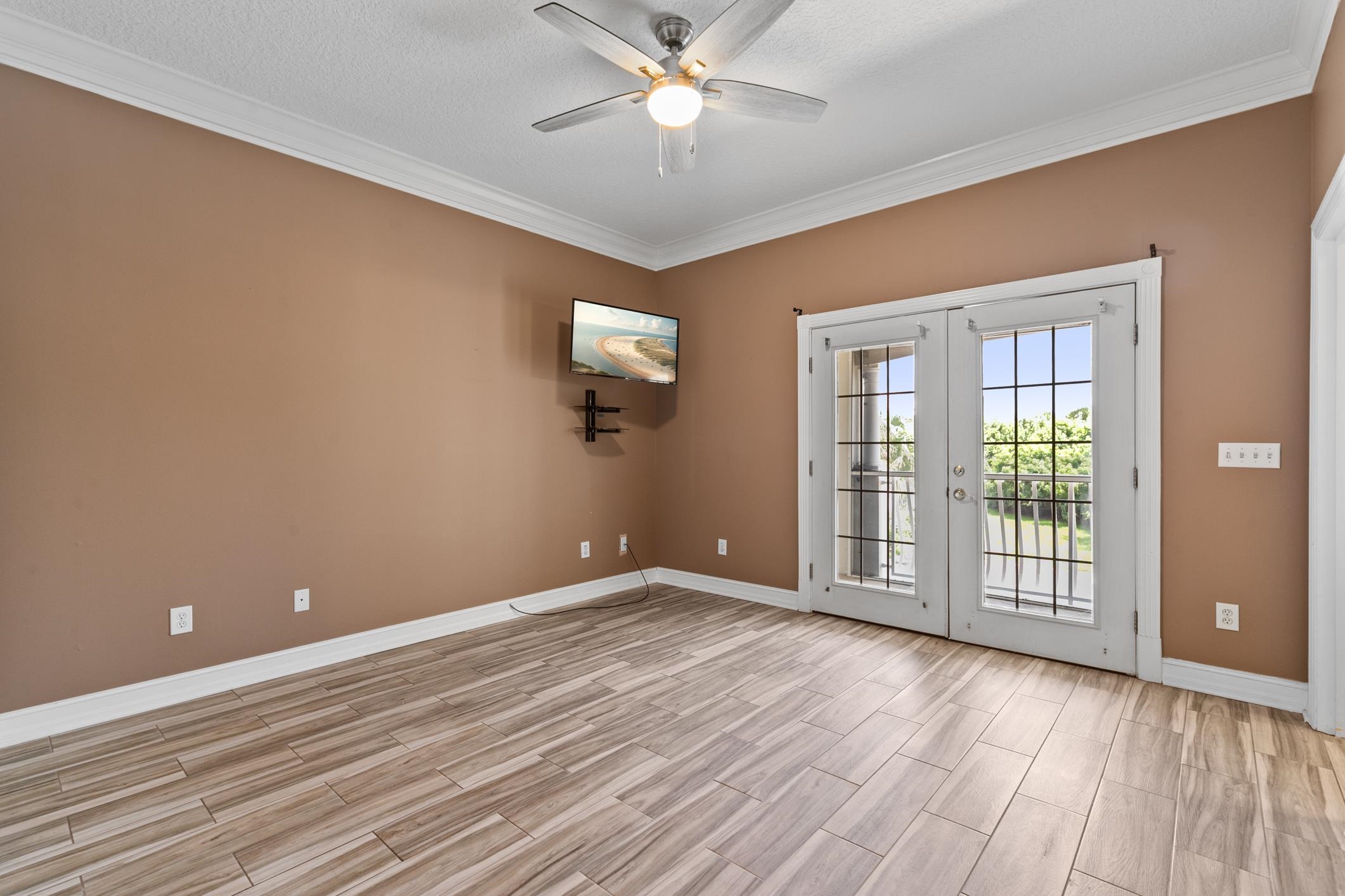 301 Royal Caribbean Ct