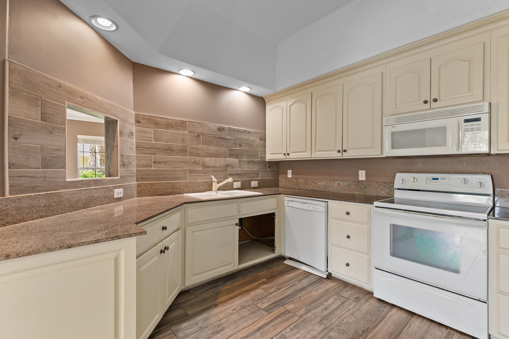 301 Royal Caribbean Ct