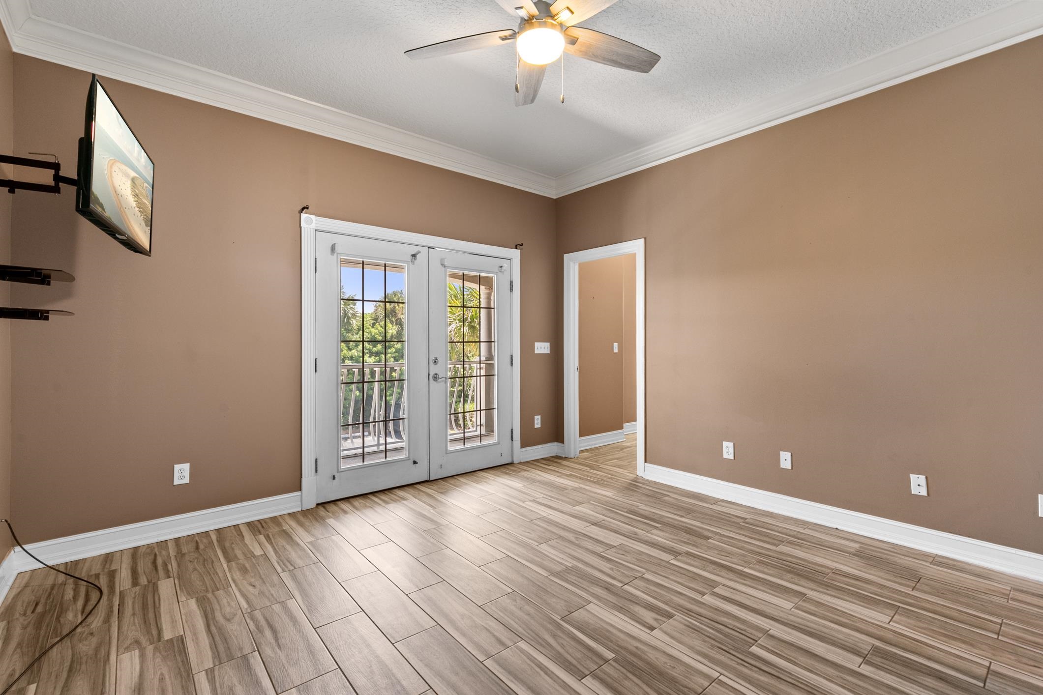 301 Royal Caribbean Ct