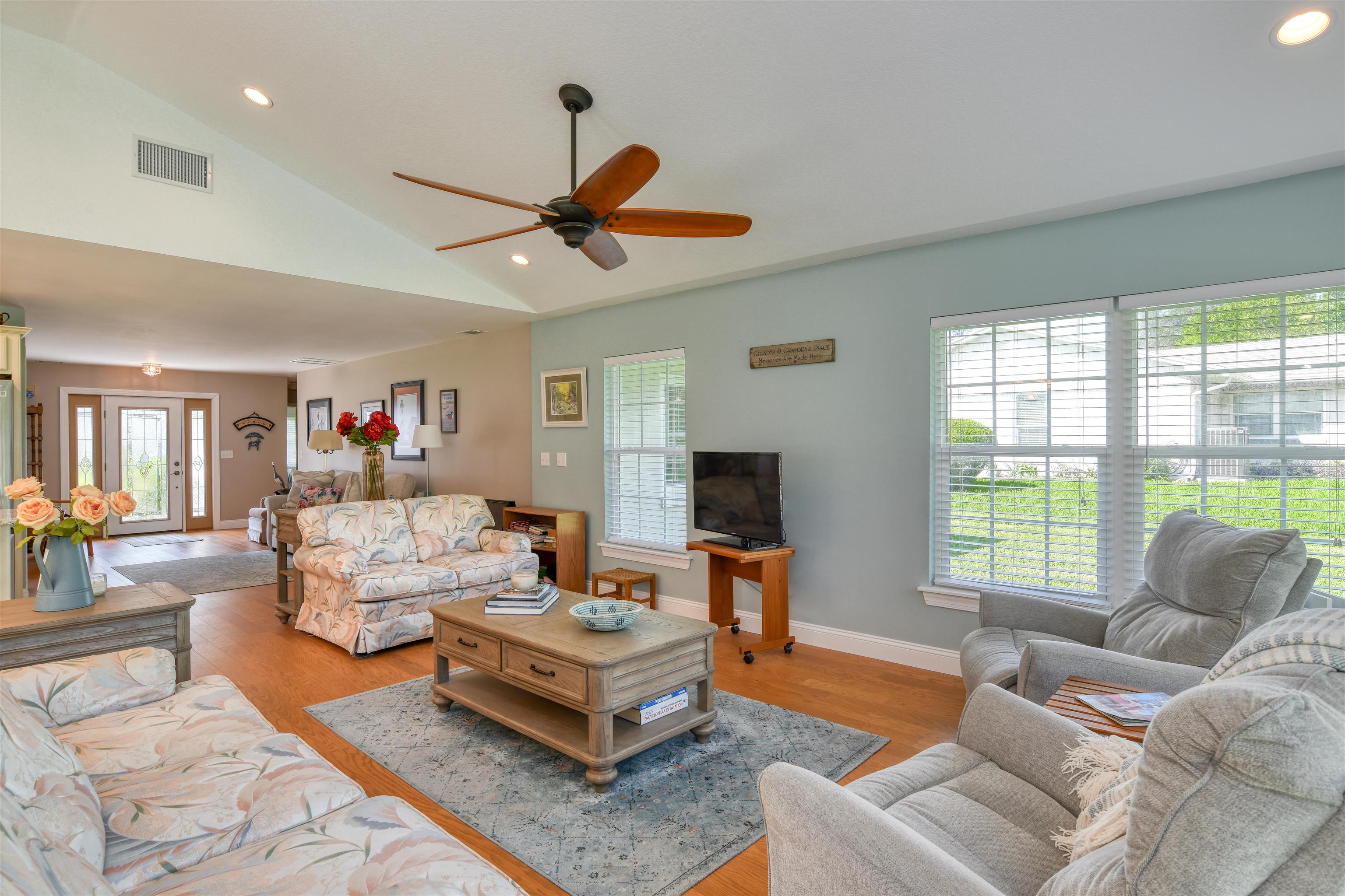 929 Alcala Dr