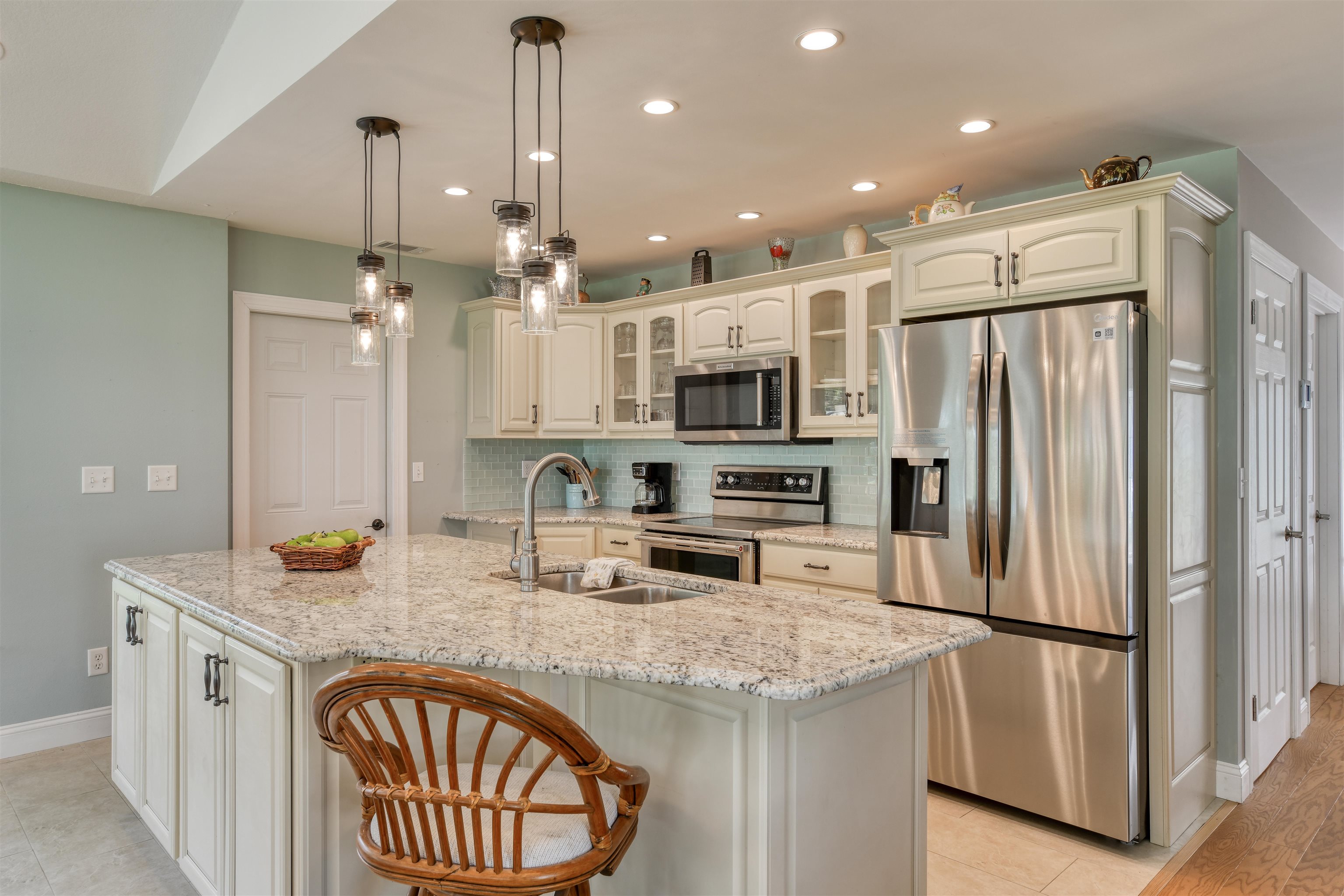 929 Alcala Dr