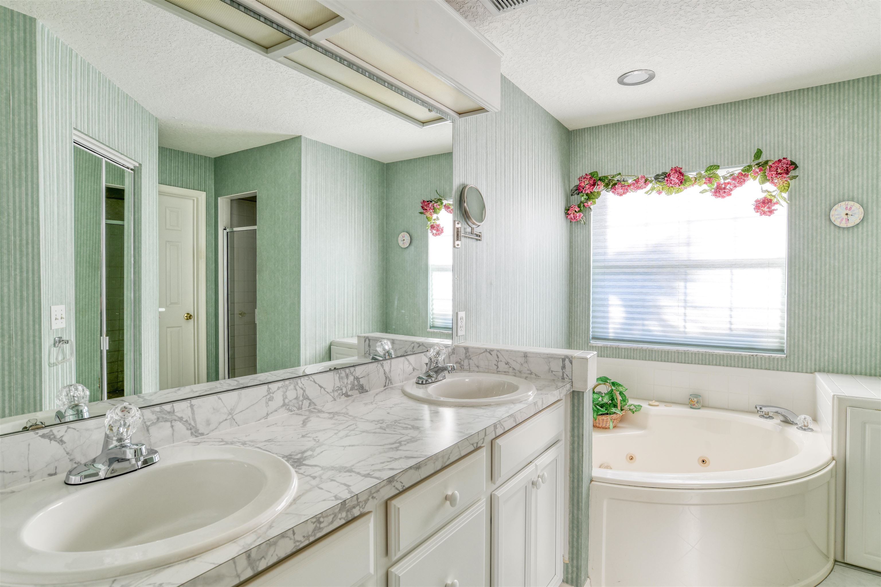 250 Micklers Rd
