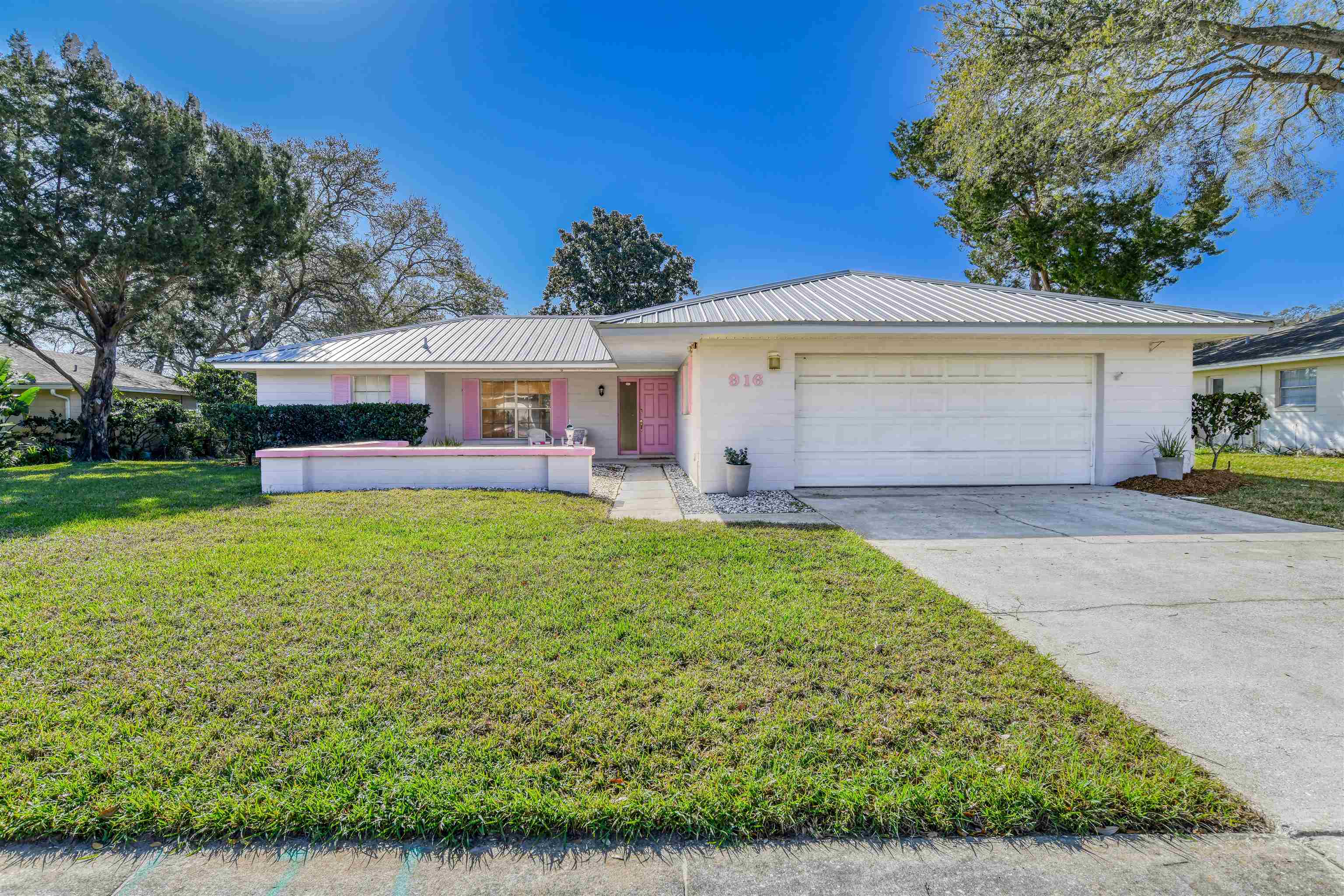 916 Alcala DR