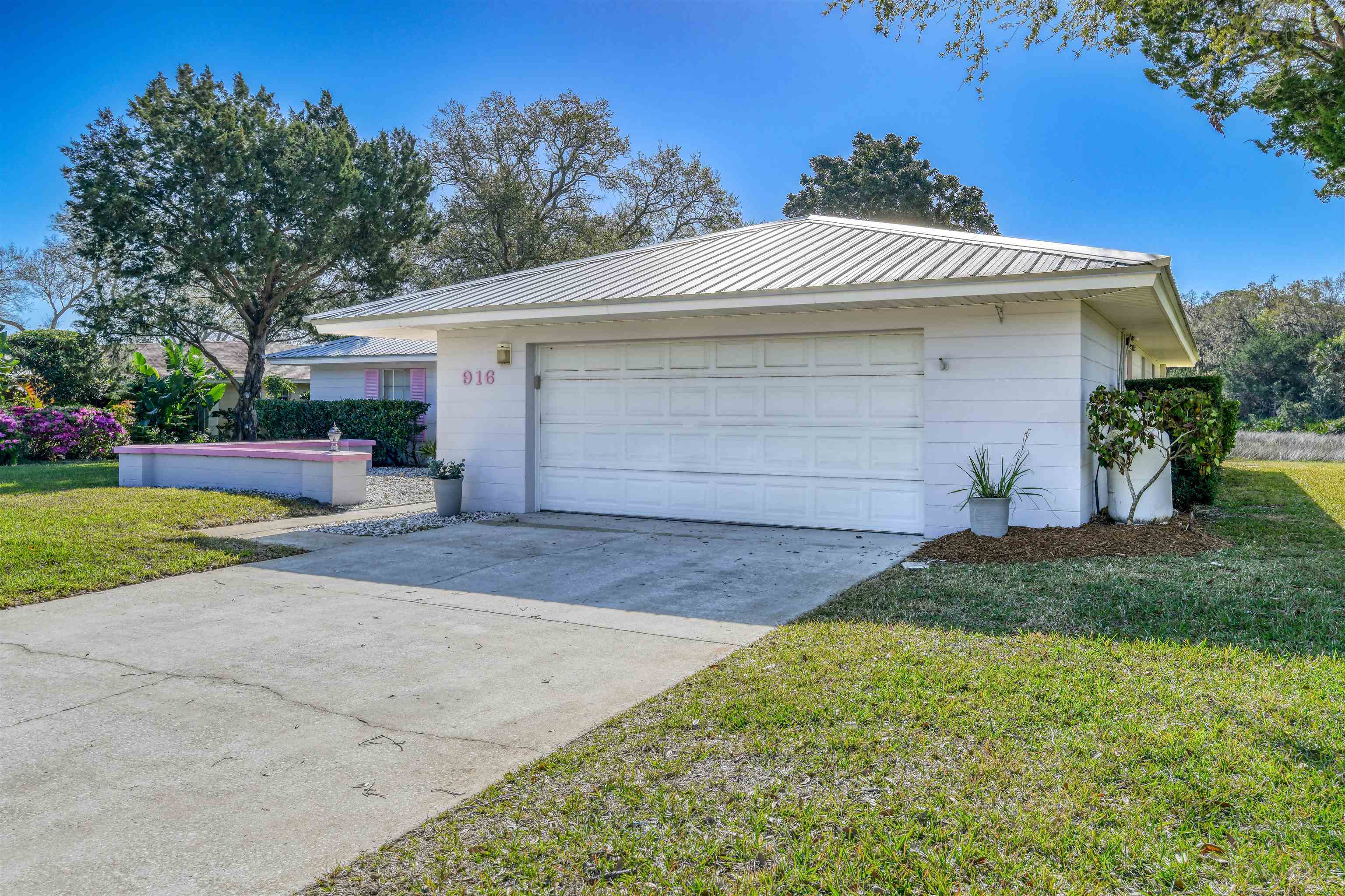 916 Alcala DR