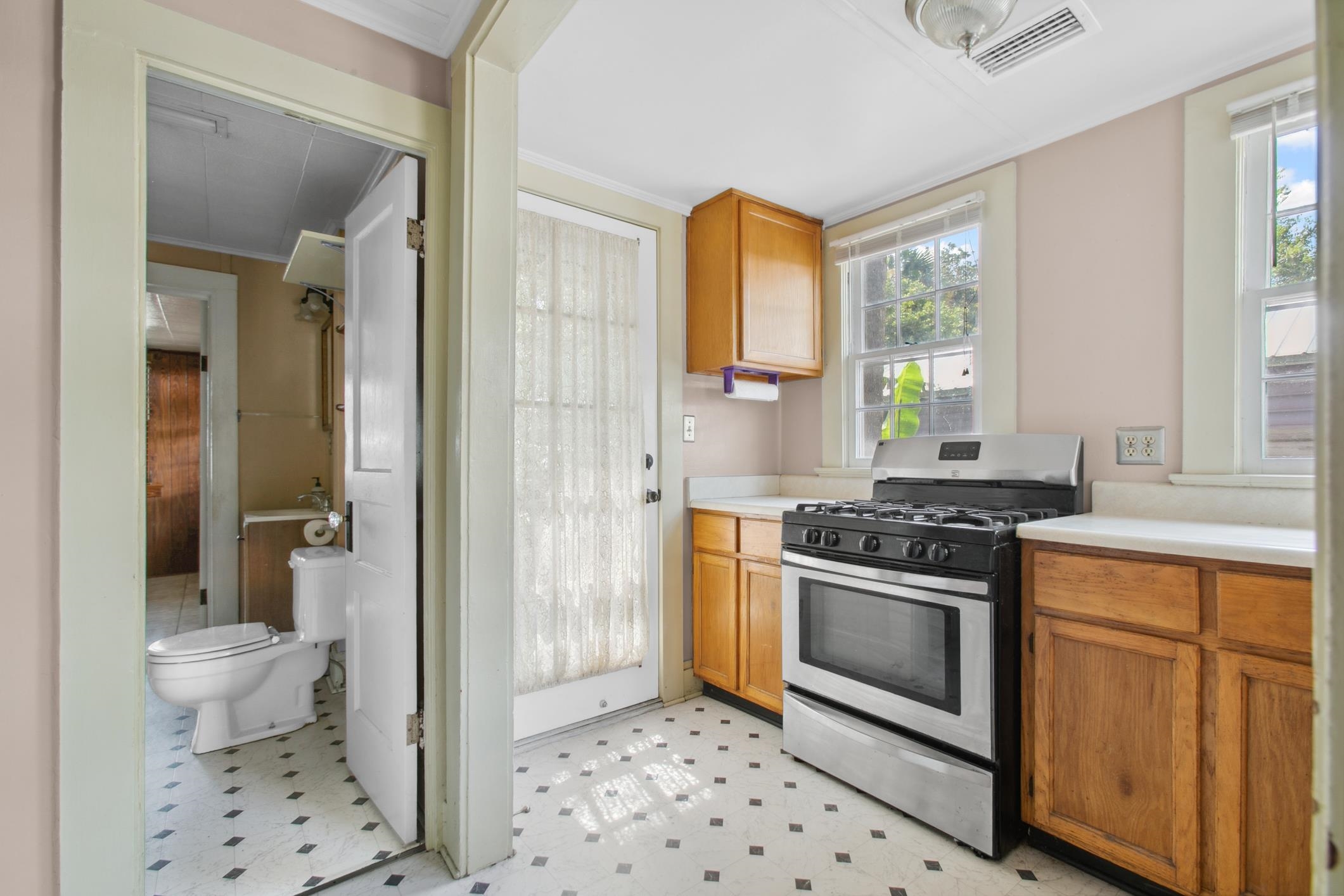 31 & 33 Magnolia Dr