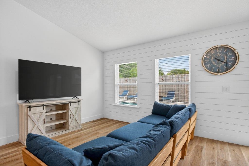 109 Azalea Rd
