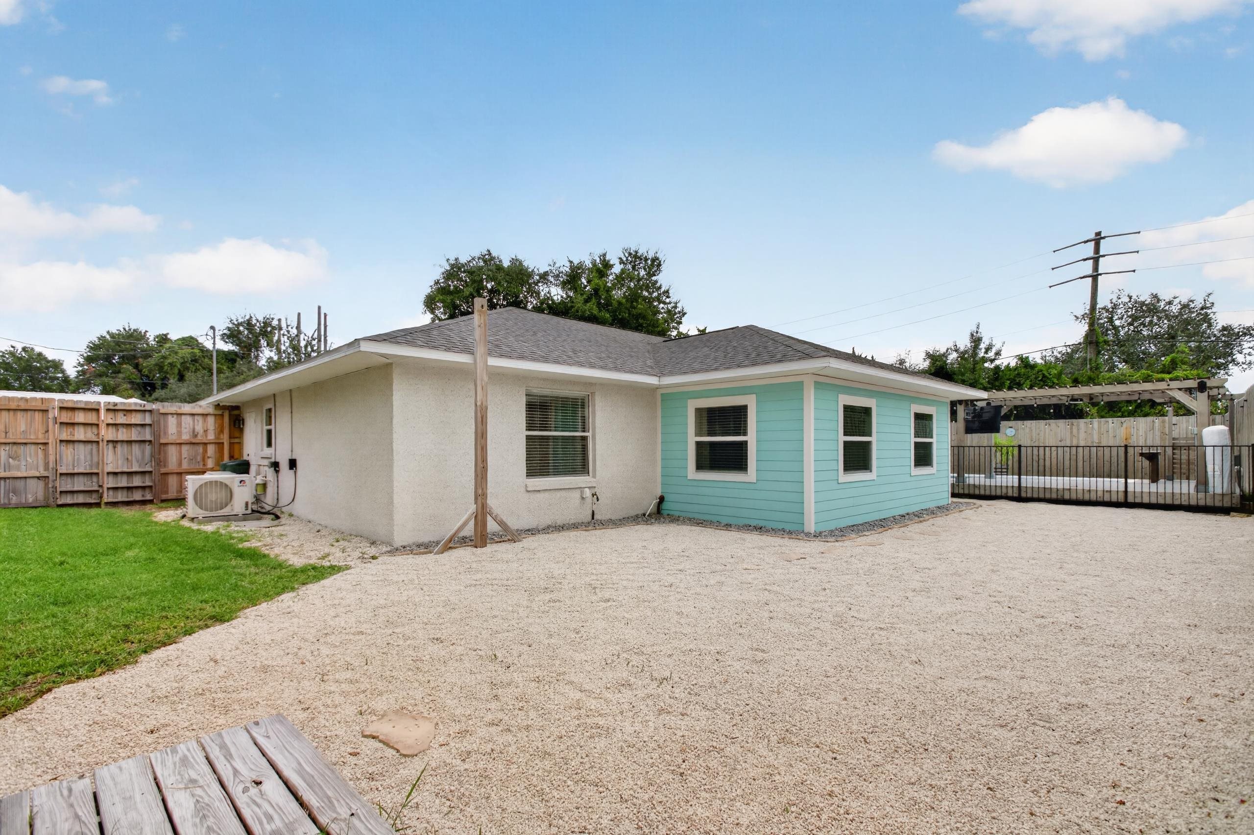 250 Segovia Rd