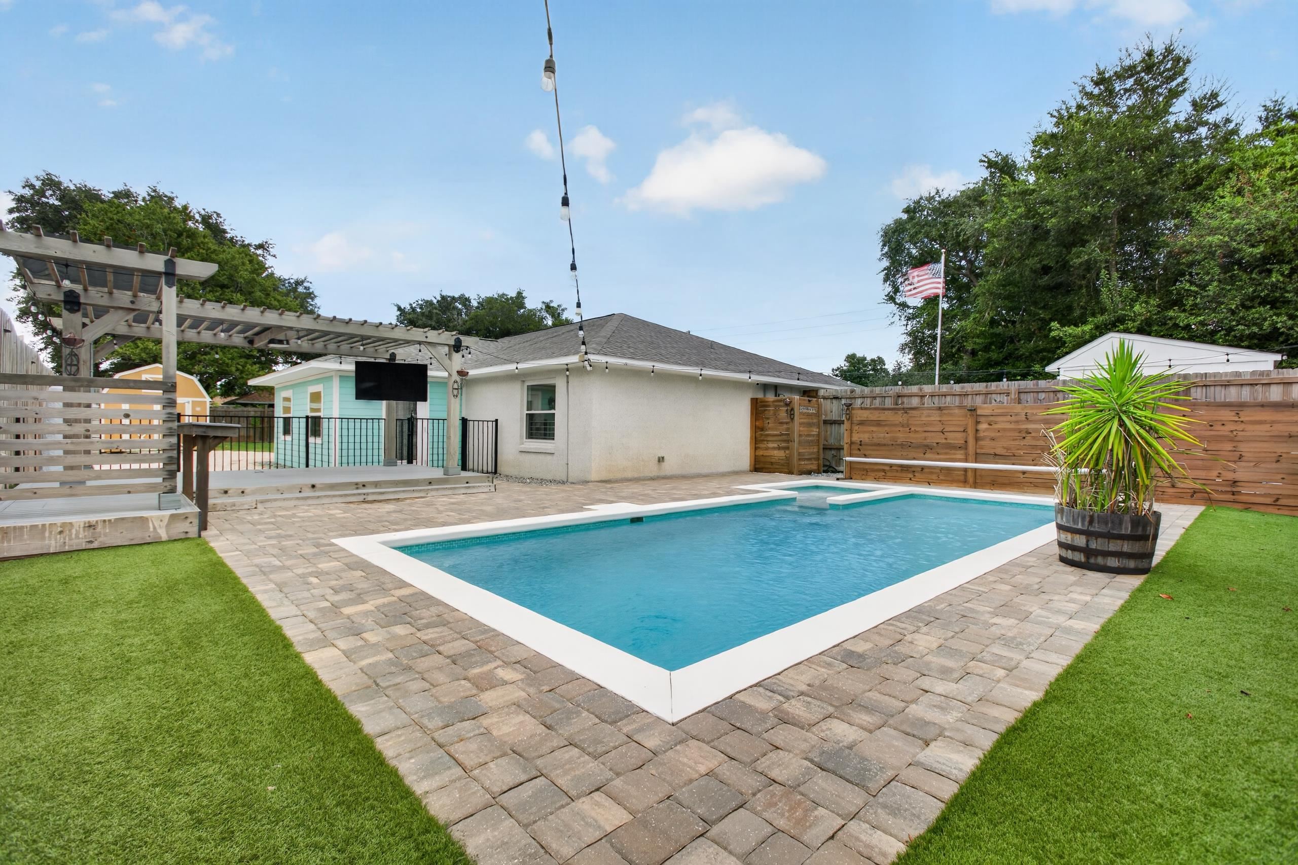 250 Segovia Rd