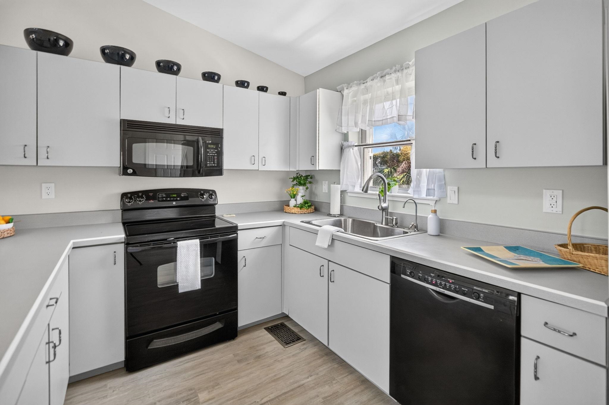 5466 4th Street