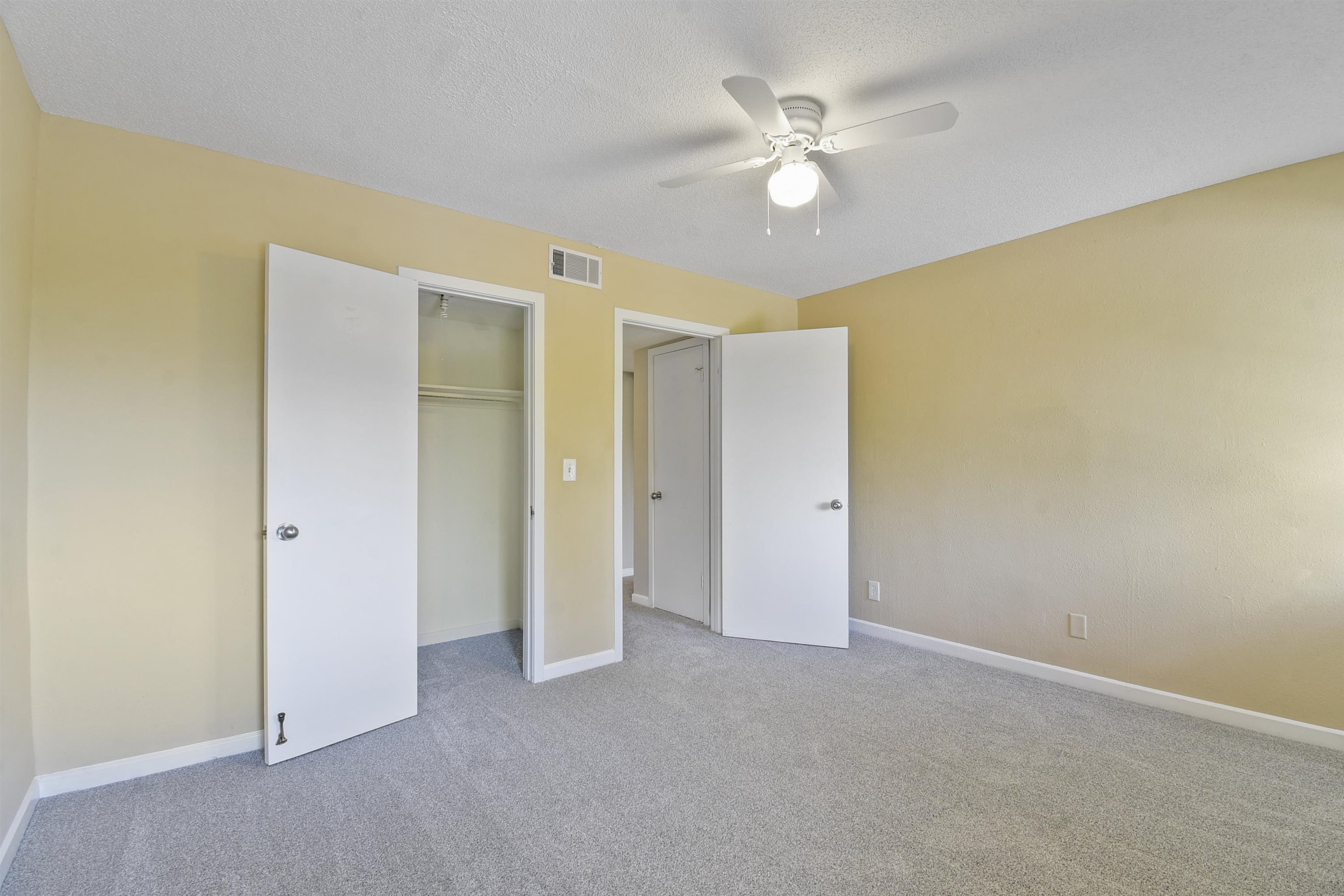 40 Club House Dr Unit: 207