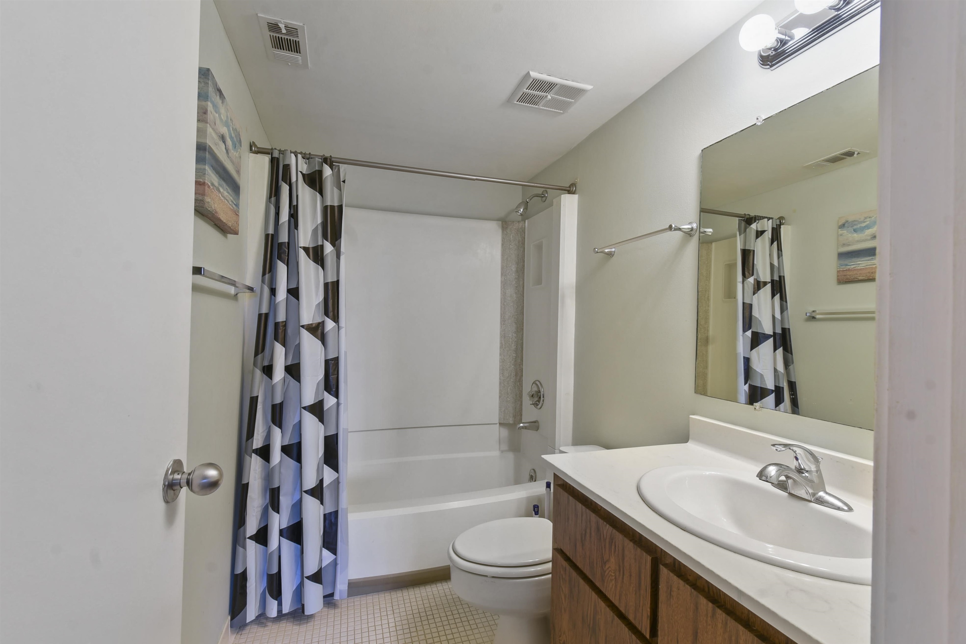 40 Club House Dr Unit: 207