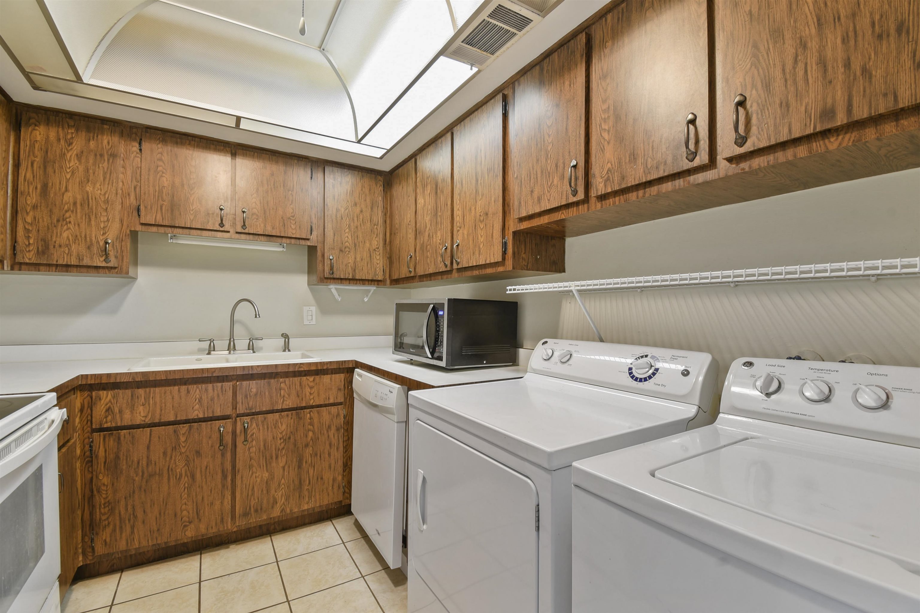 40 Club House Dr Unit: 207
