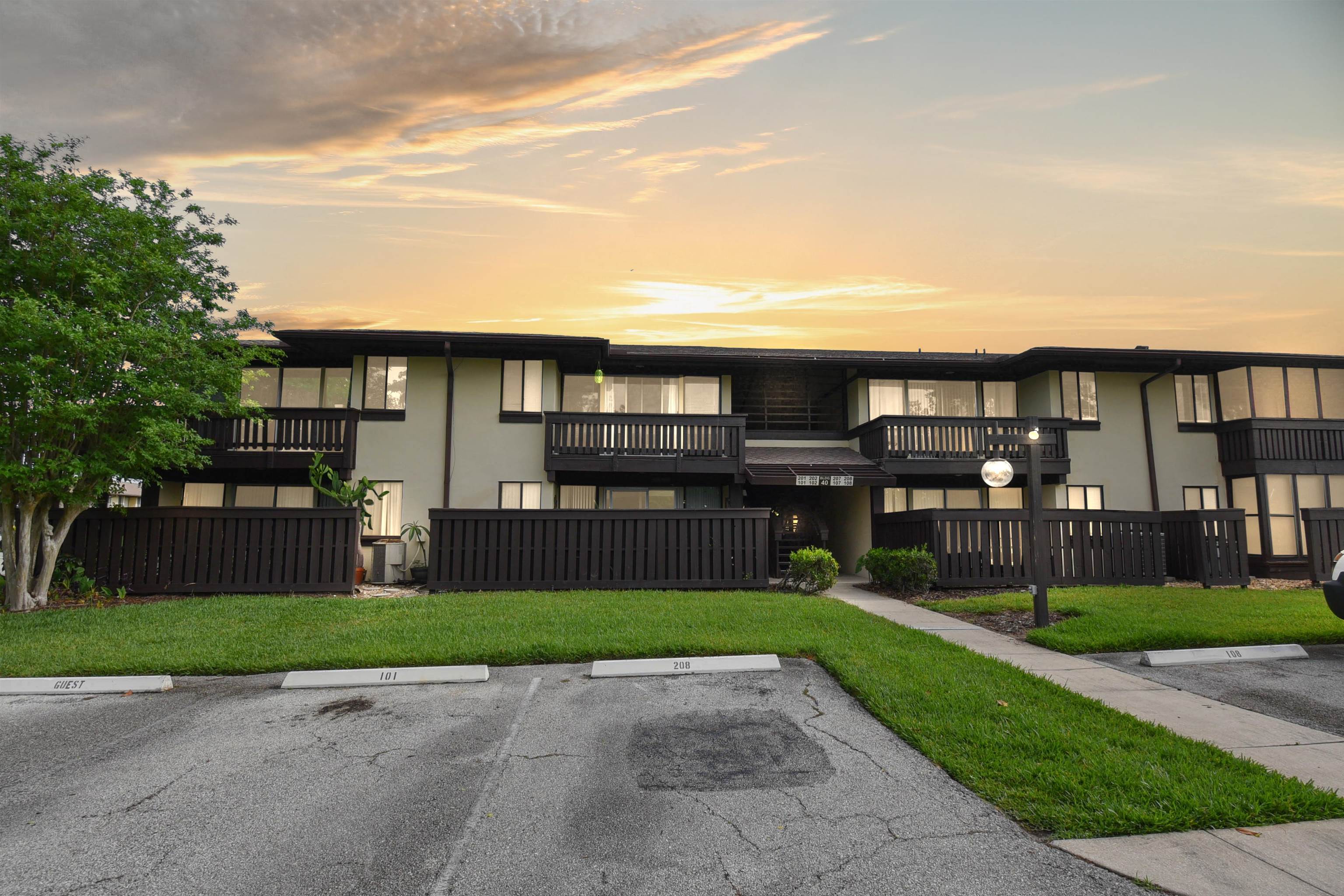 40 Club House Dr Unit: 207