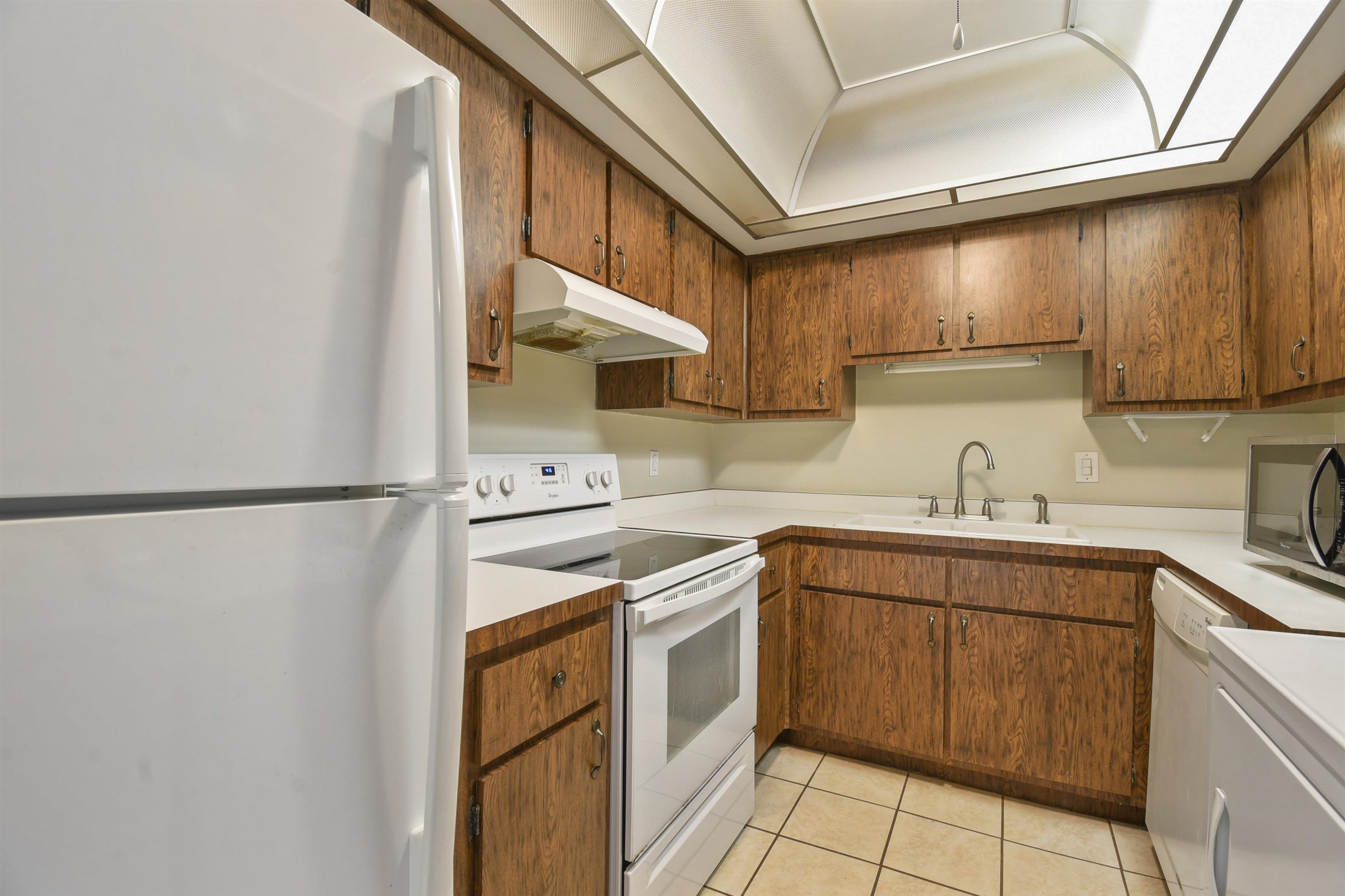 40 Club House Dr Unit: 207