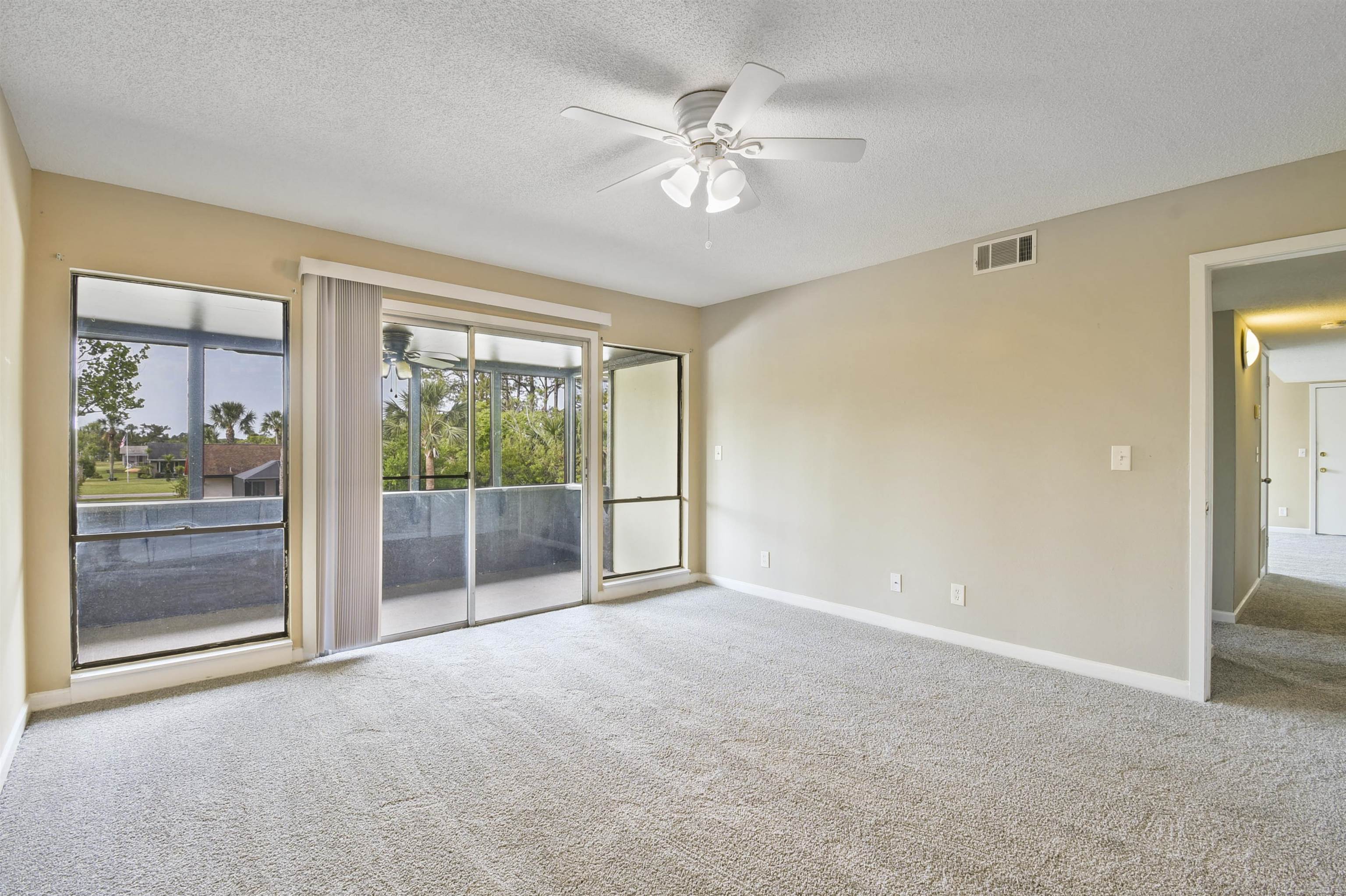 40 Club House Dr Unit: 207