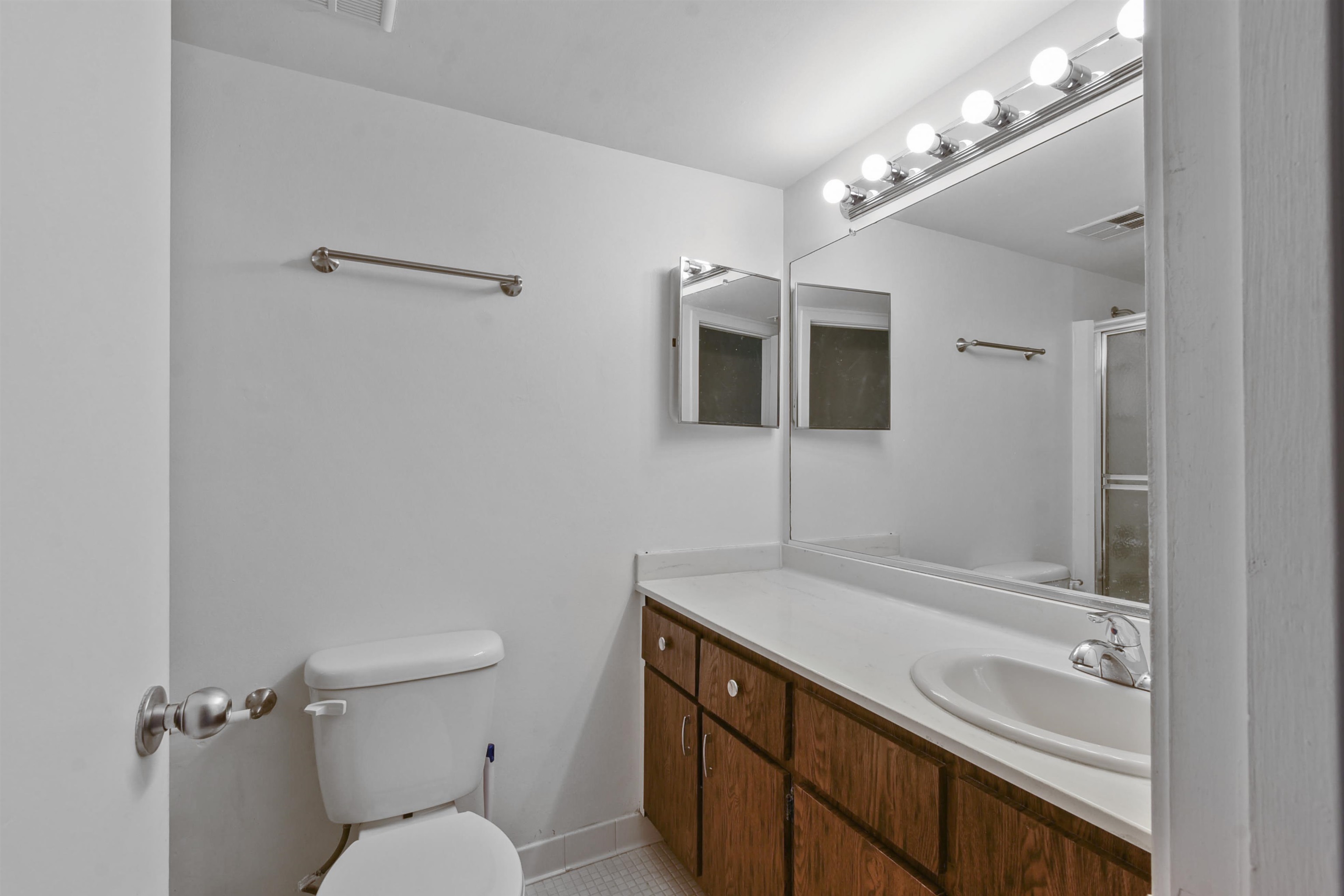 40 Club House Dr Unit: 207