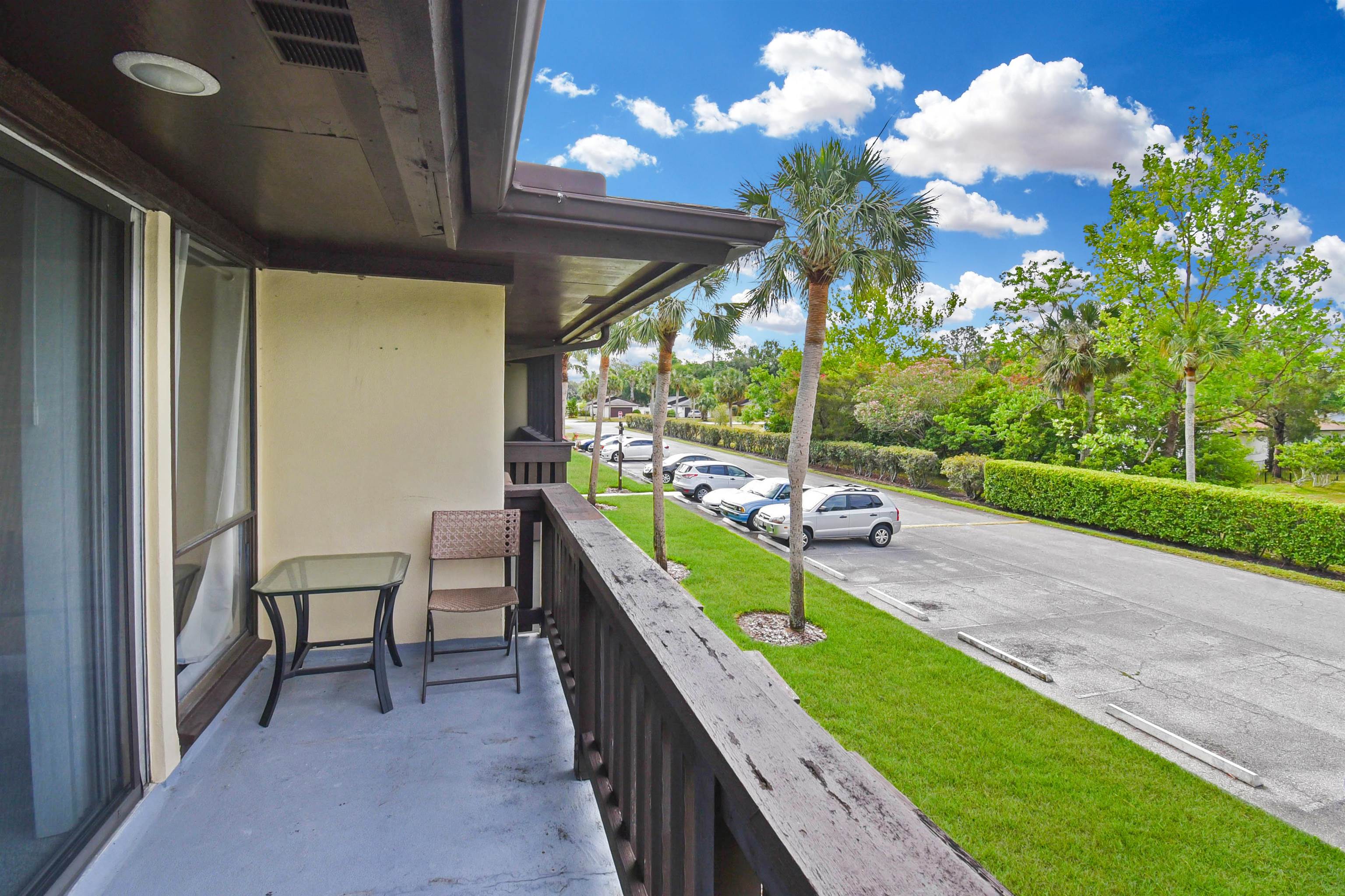 40 Club House Dr Unit: 207
