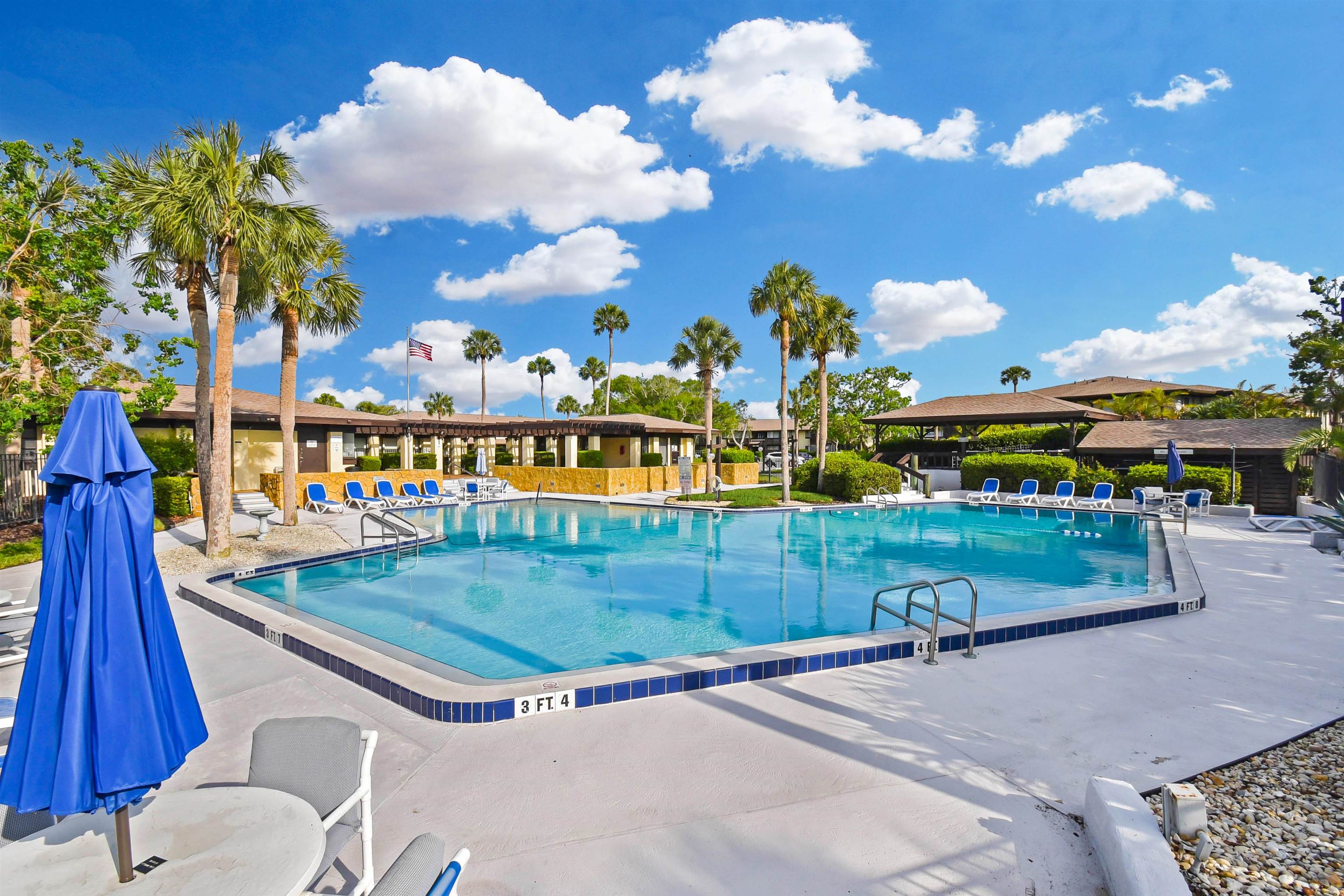 40 Club House Dr Unit: 207