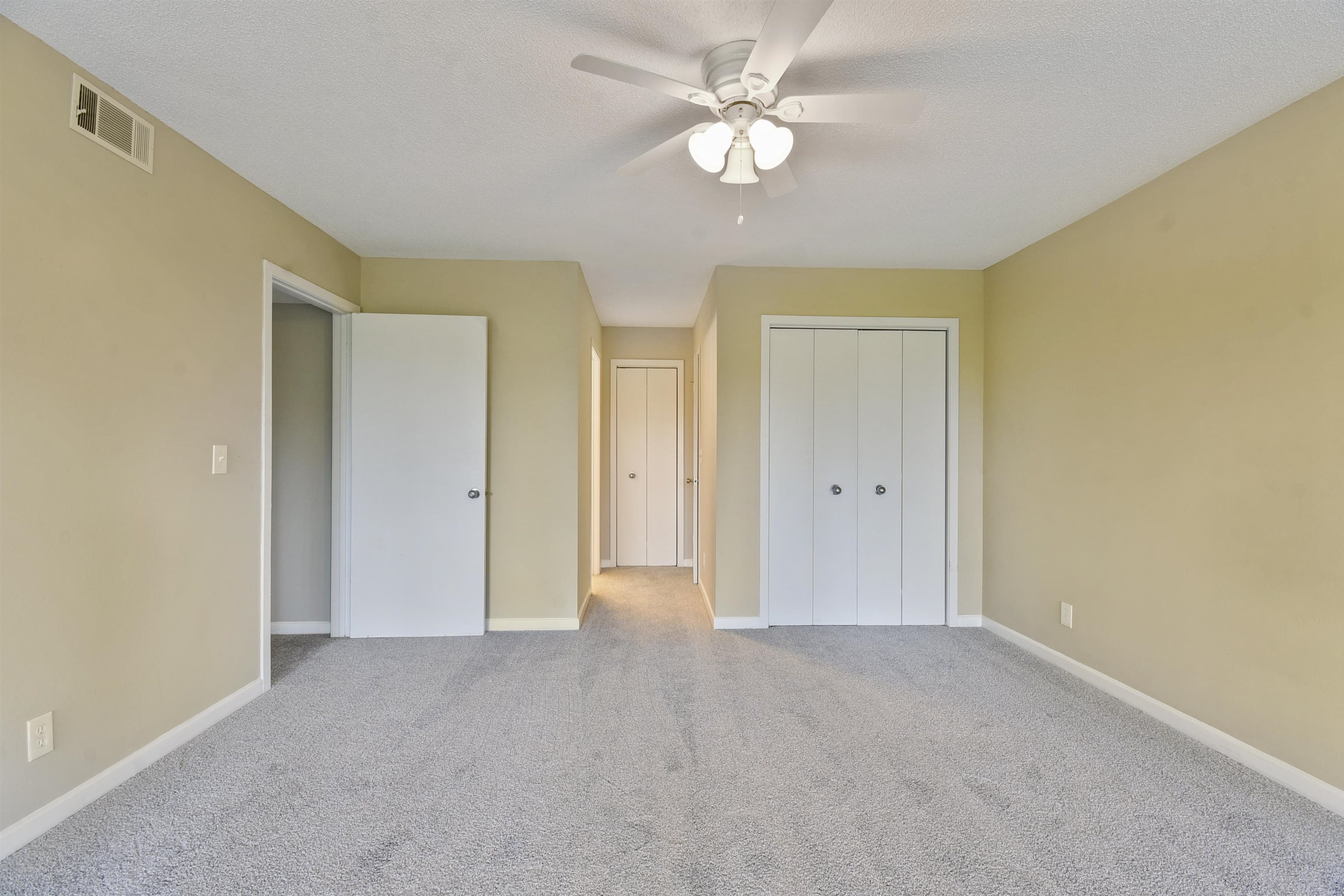 40 Club House Dr Unit: 207