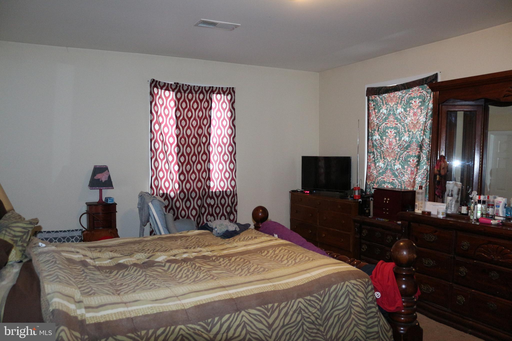 15806 15808 LOCKWOOD ROAD