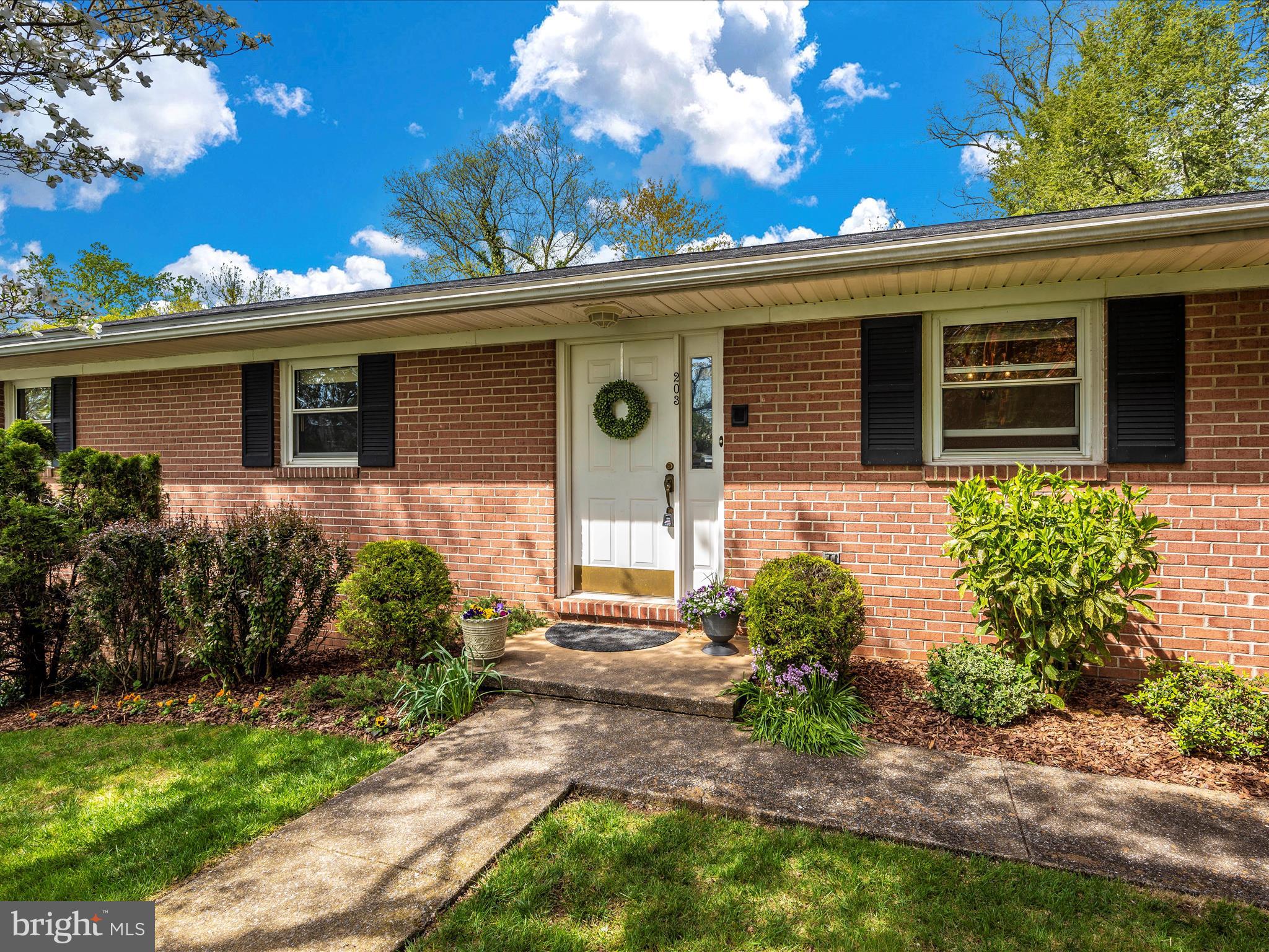 203 N COLONIAL DRIVE