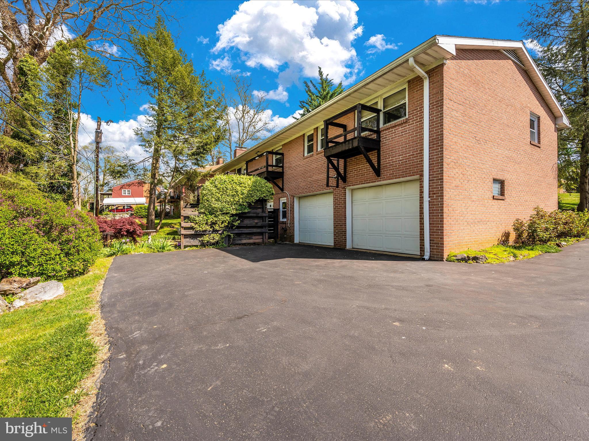 203 N COLONIAL DRIVE