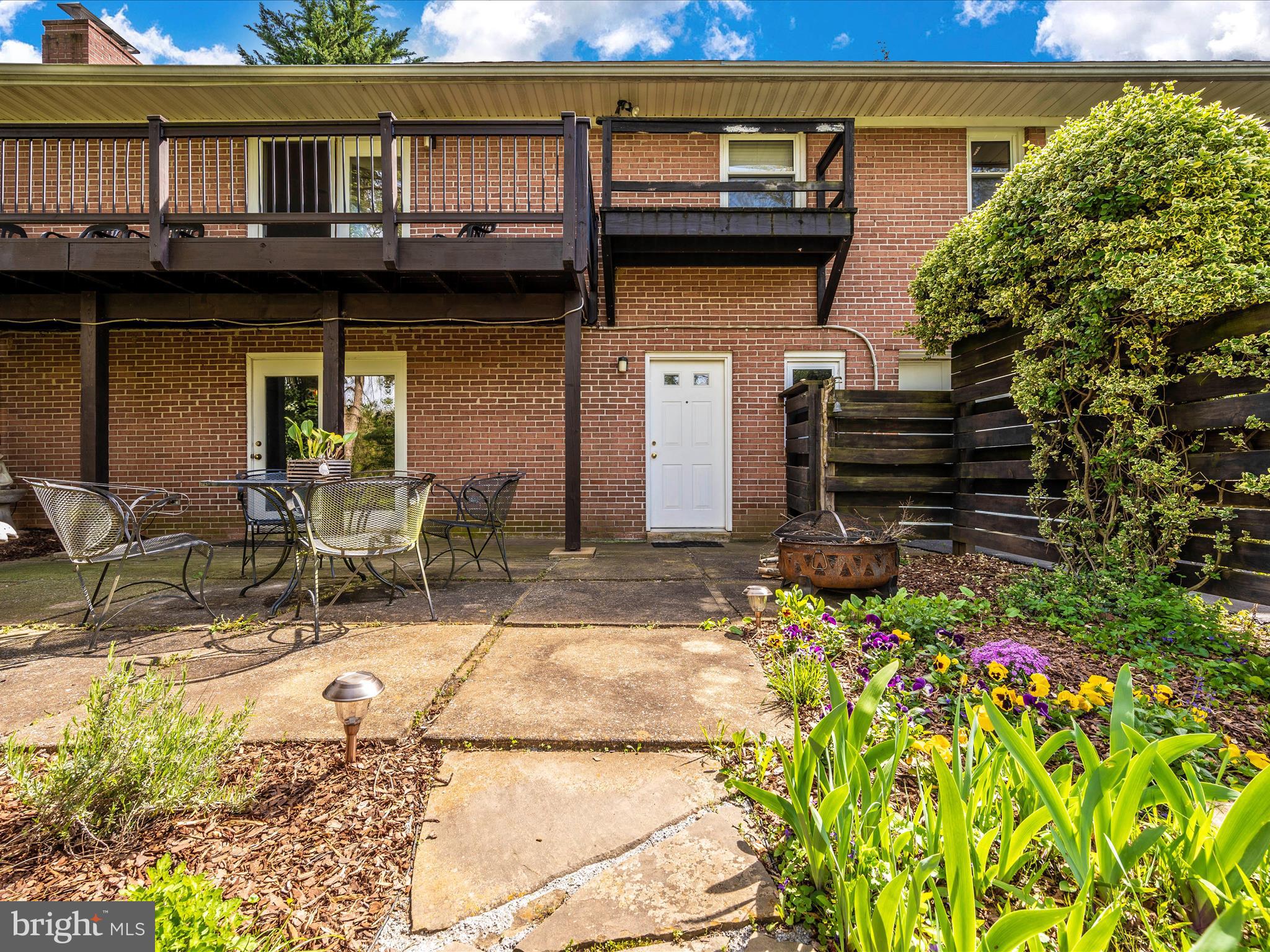 203 N COLONIAL DRIVE