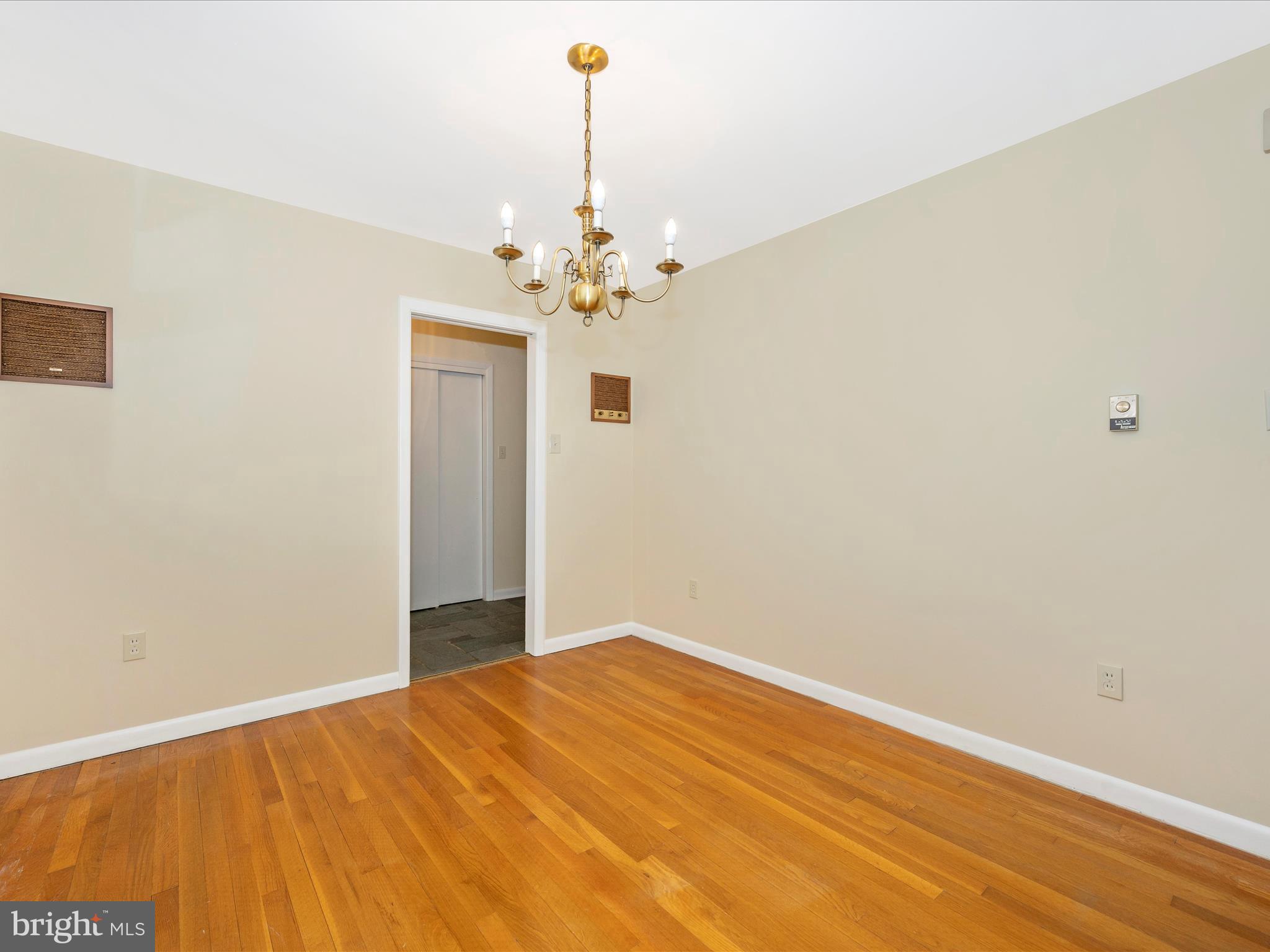 203 N COLONIAL DRIVE