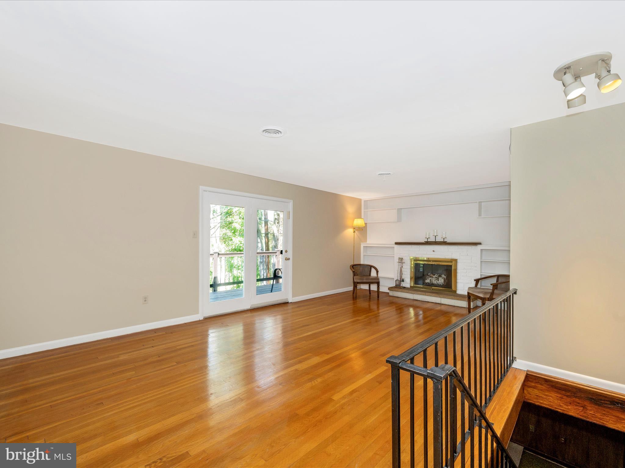 203 N COLONIAL DRIVE