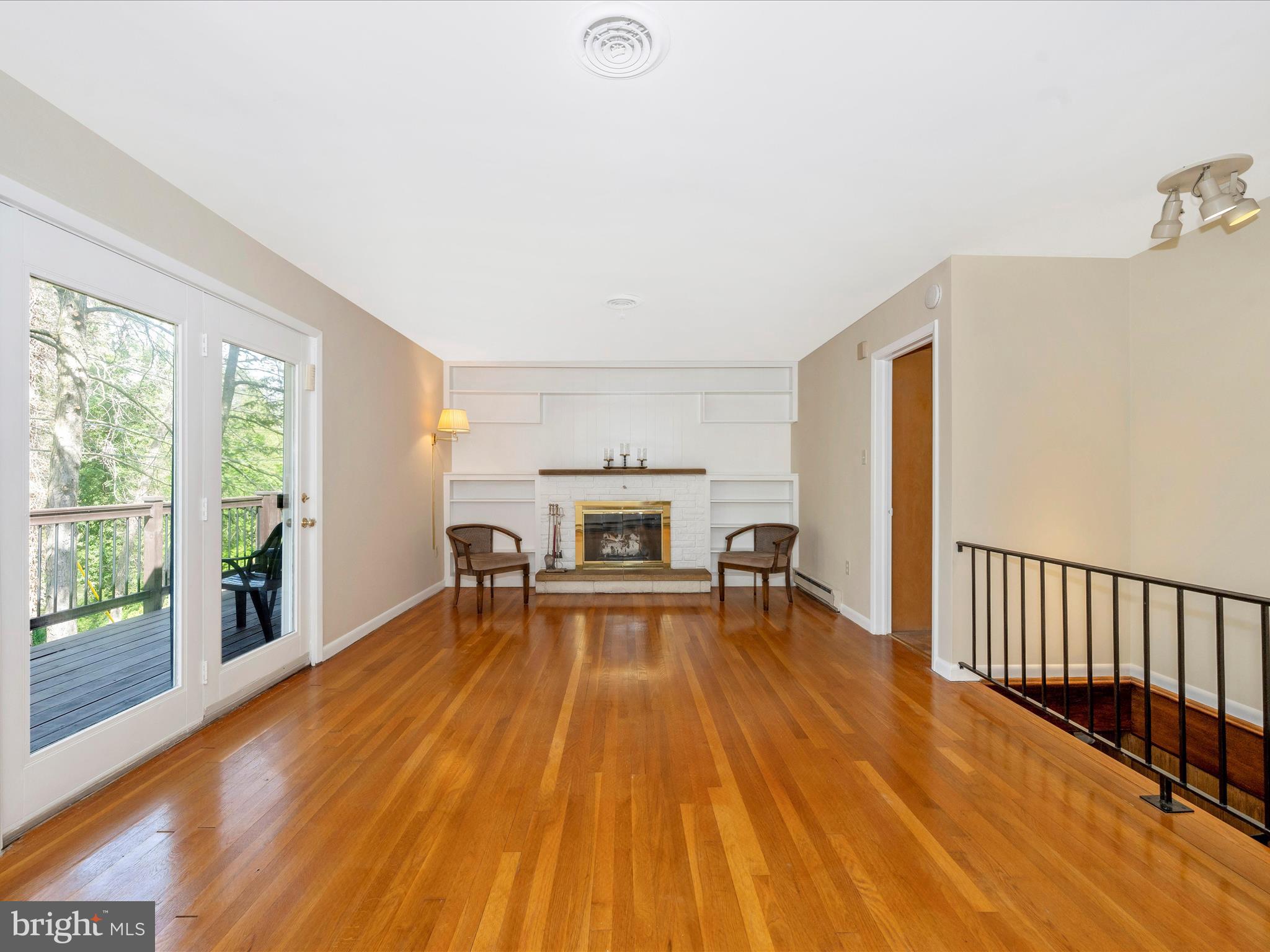 203 N COLONIAL DRIVE