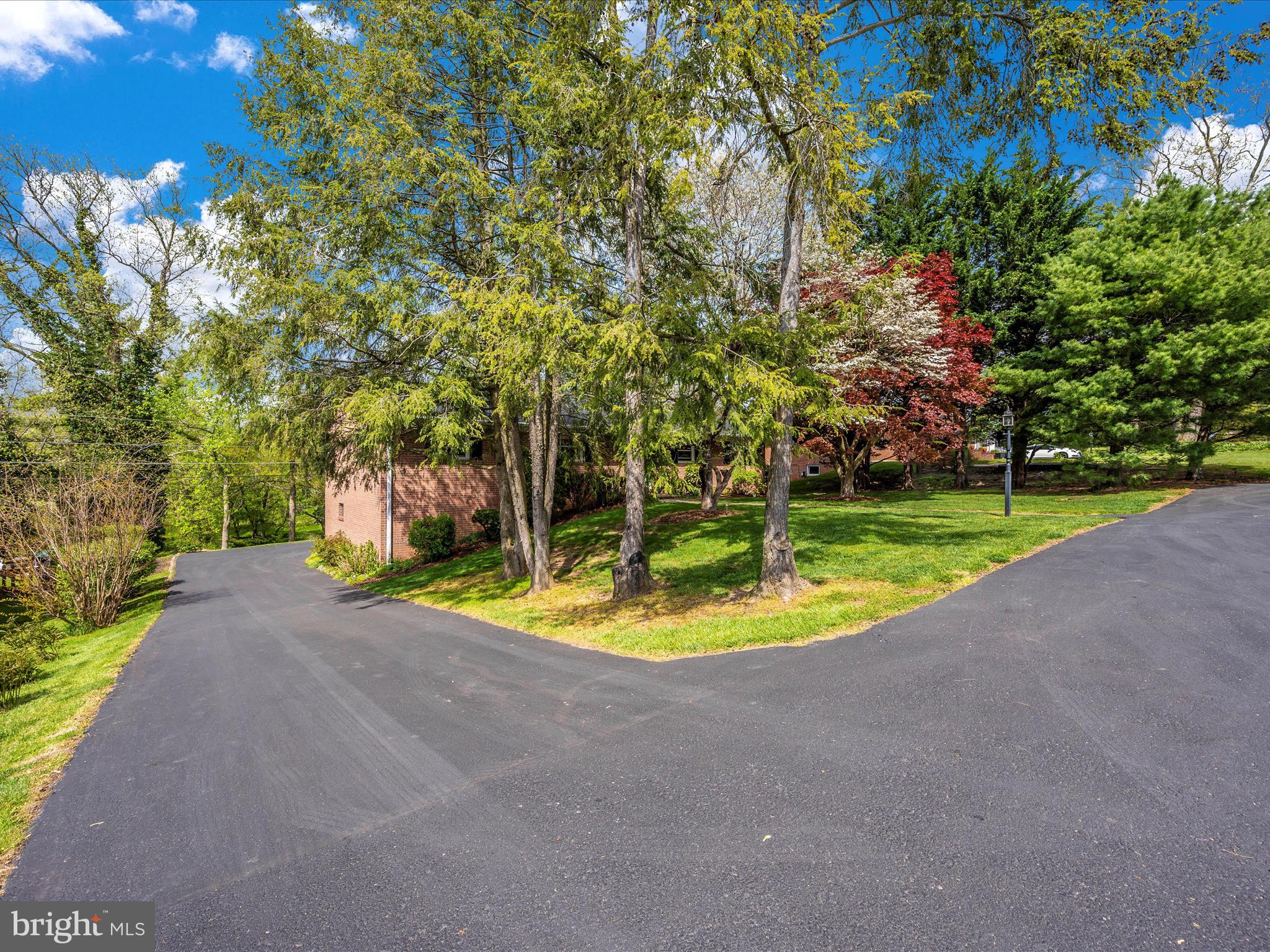 203 N COLONIAL DRIVE