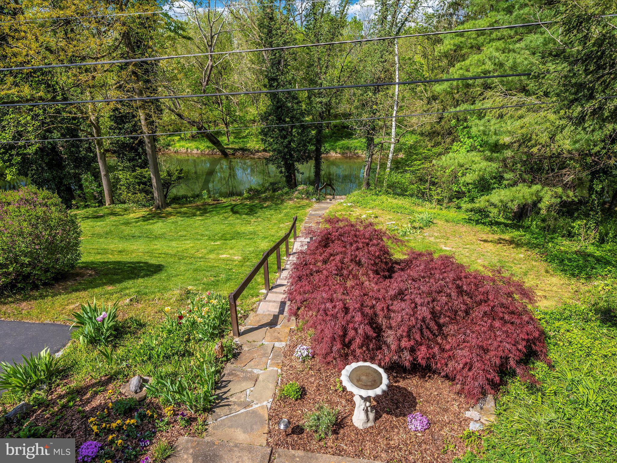203 N COLONIAL DRIVE