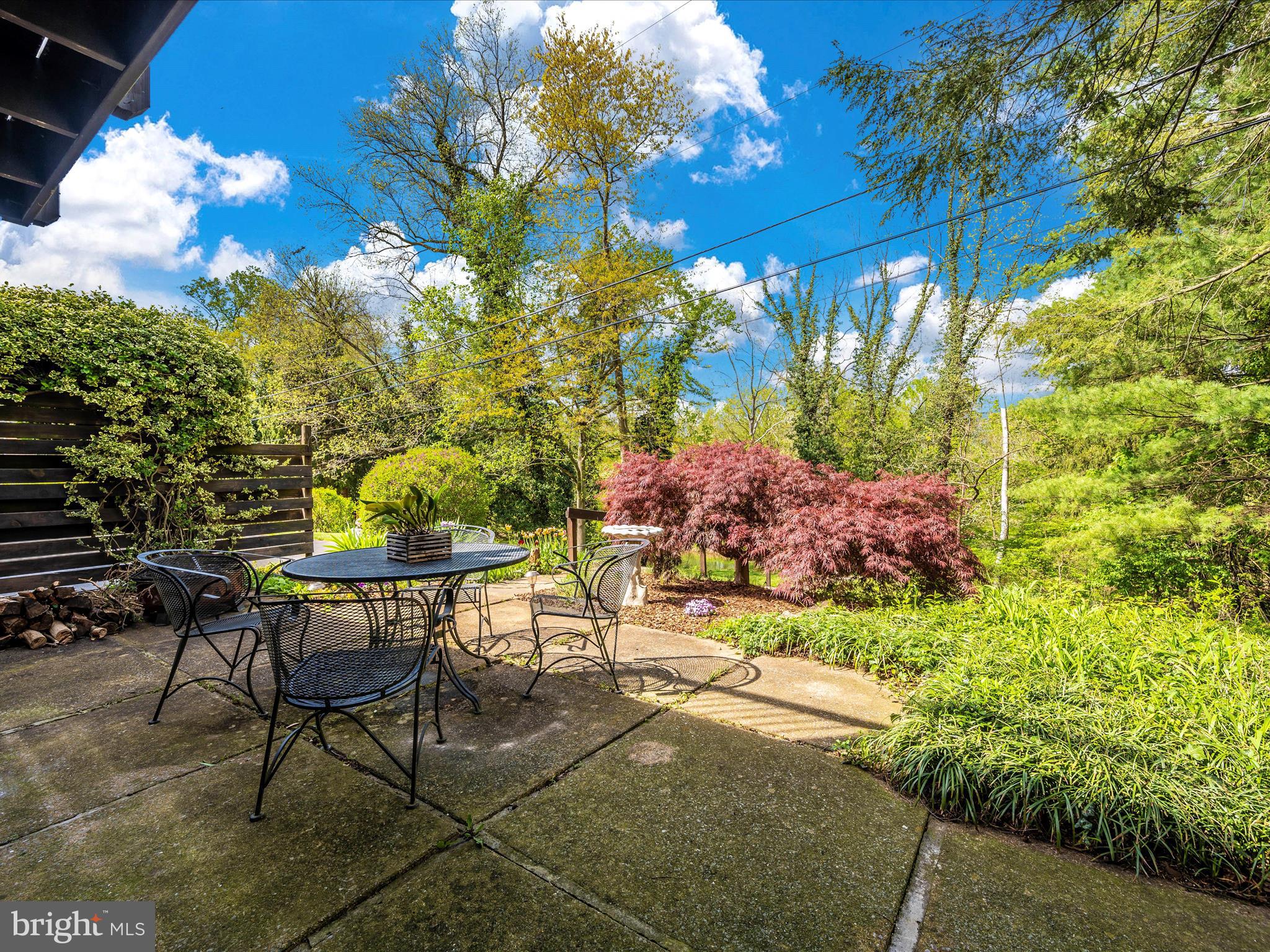 203 N COLONIAL DRIVE