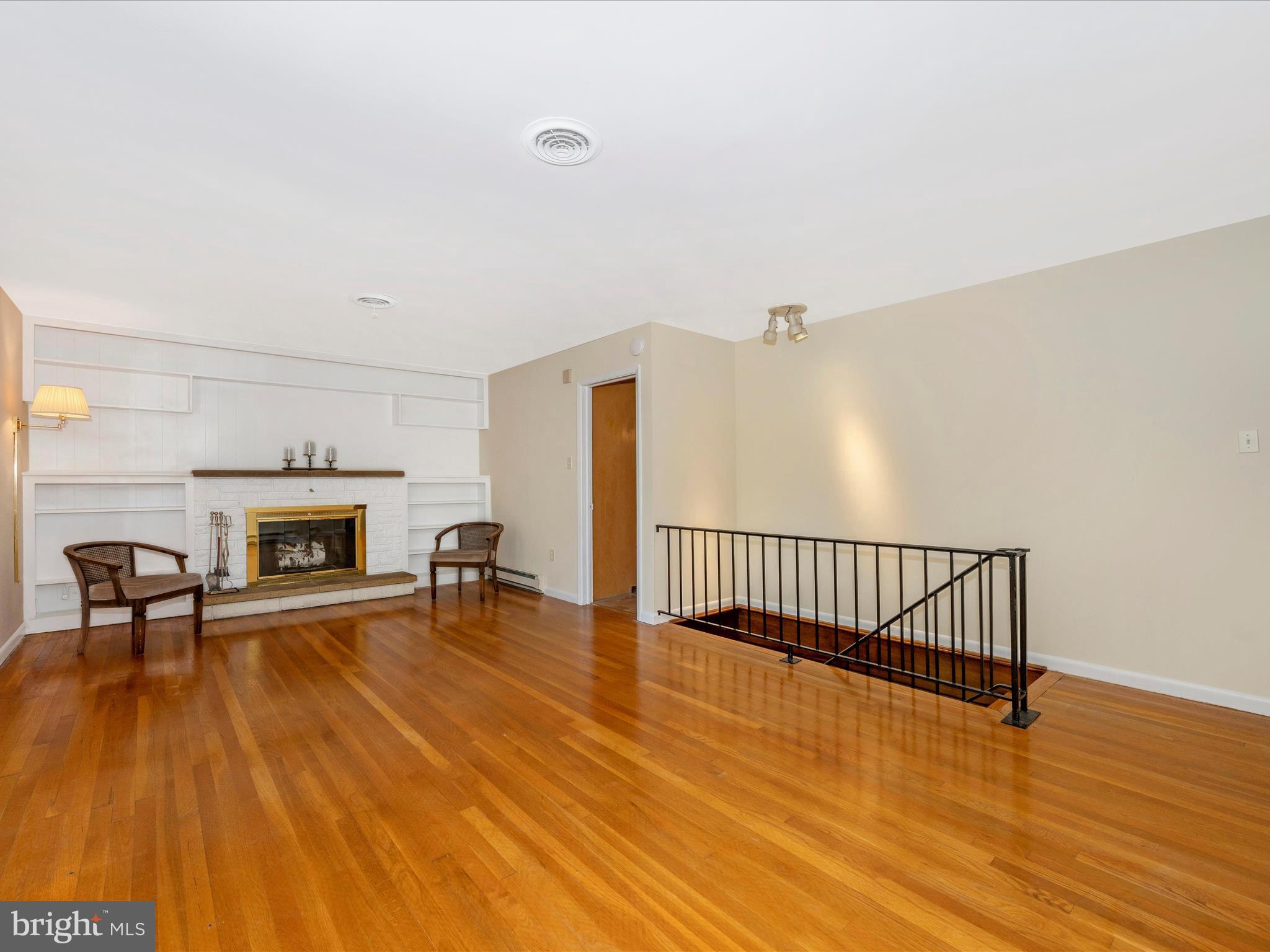 203 N COLONIAL DRIVE