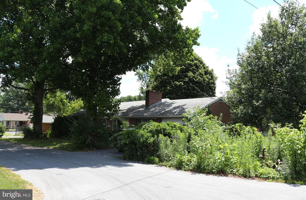 17401 AMBER DRIVE